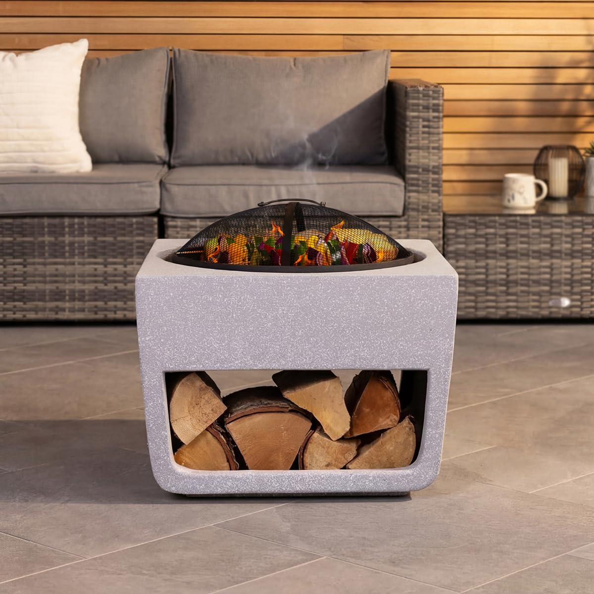 CHARLES BENTLEY Brasero carré Magnesia 50cm avec Couvercle grillagé, Grille de Cuisson, tisonnier, Design Moderne, léger, pour Bois et Charbon, Jardin terrasse (52x52x48cm)