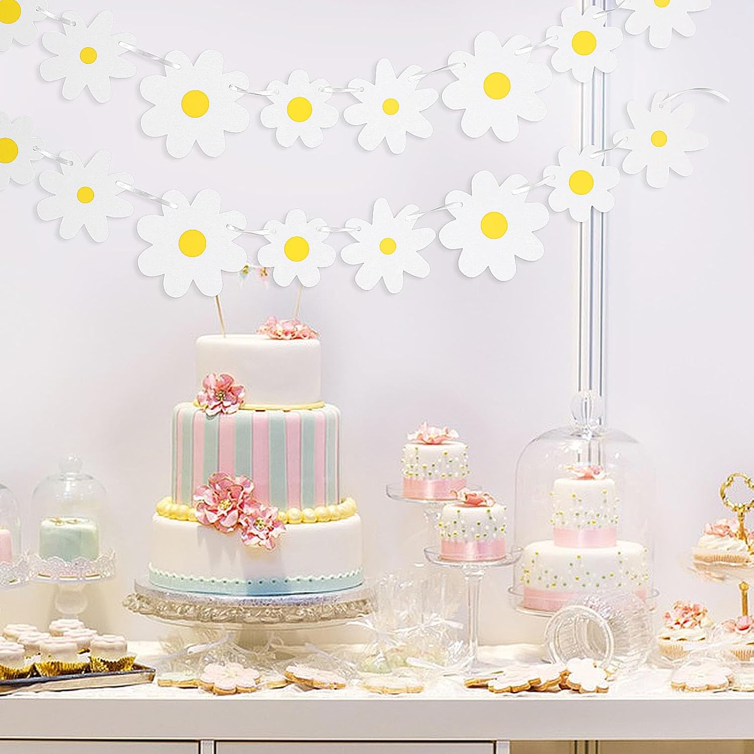 Gjinxi 2Pcs Daisy Groovy Boho Party Banners, White Hippie Daisy Party Supplies Decorations, Spring Flower Garlands, Daisy Paper Cutouts for Birthday Party Classroom Home Favor Decor 6 71zfQ 2K2wL. SL1500