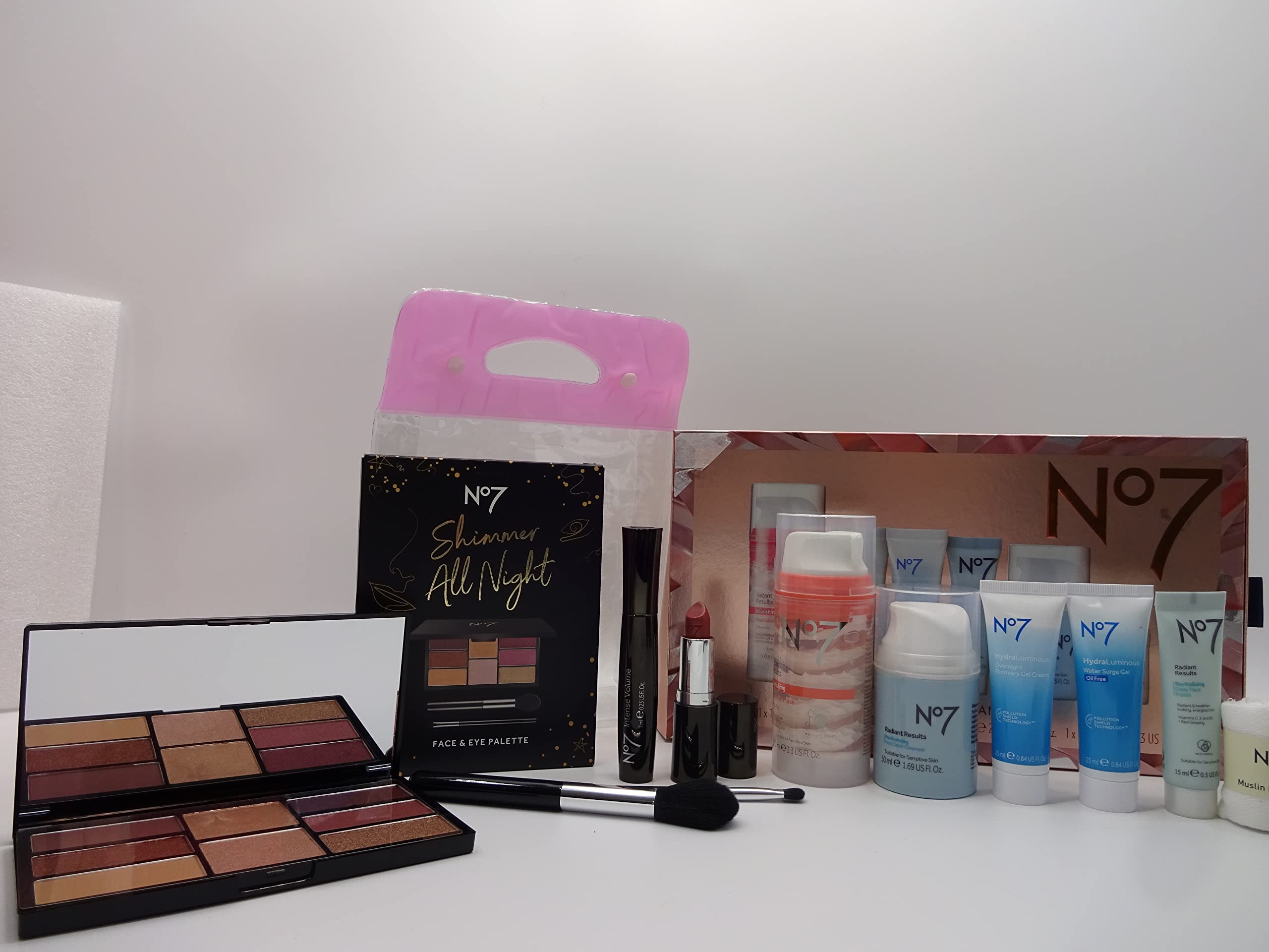 No7 4 szt. Zestaw upominkowy Glam - Szminka - Tusz do rzęs - cień do powiek - Zestaw lakieru do paznokci w torbie prezentowej