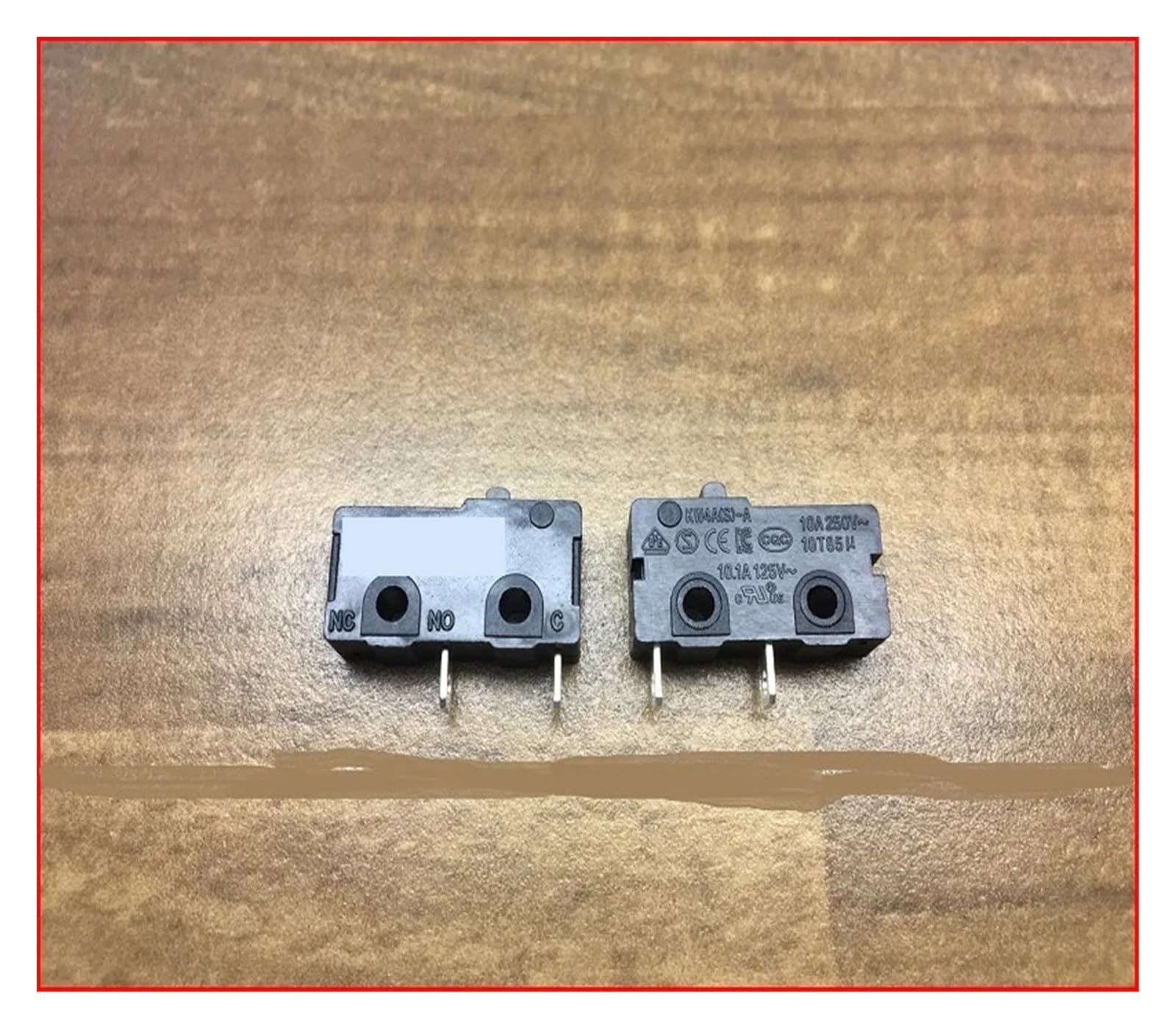 Microswitch KW4A(S) pour réparer un chauffe-eau en panne et retrouver de l'eau chaude