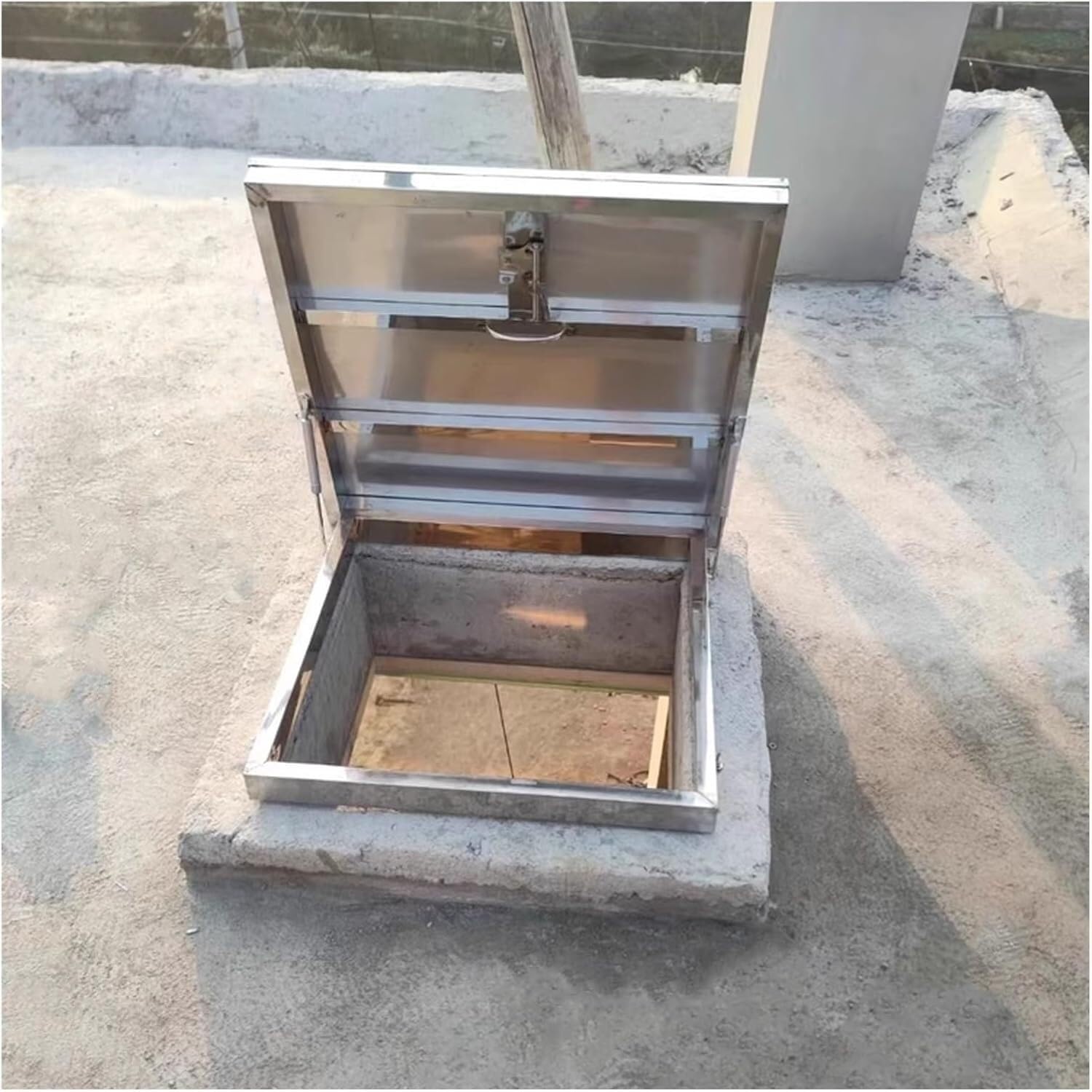VUIKLCty Square Attic Staircase Exit Cover, Steel Attic Skylight Cover, Manhole Cover With Buckle Lock(65 * 65cm)