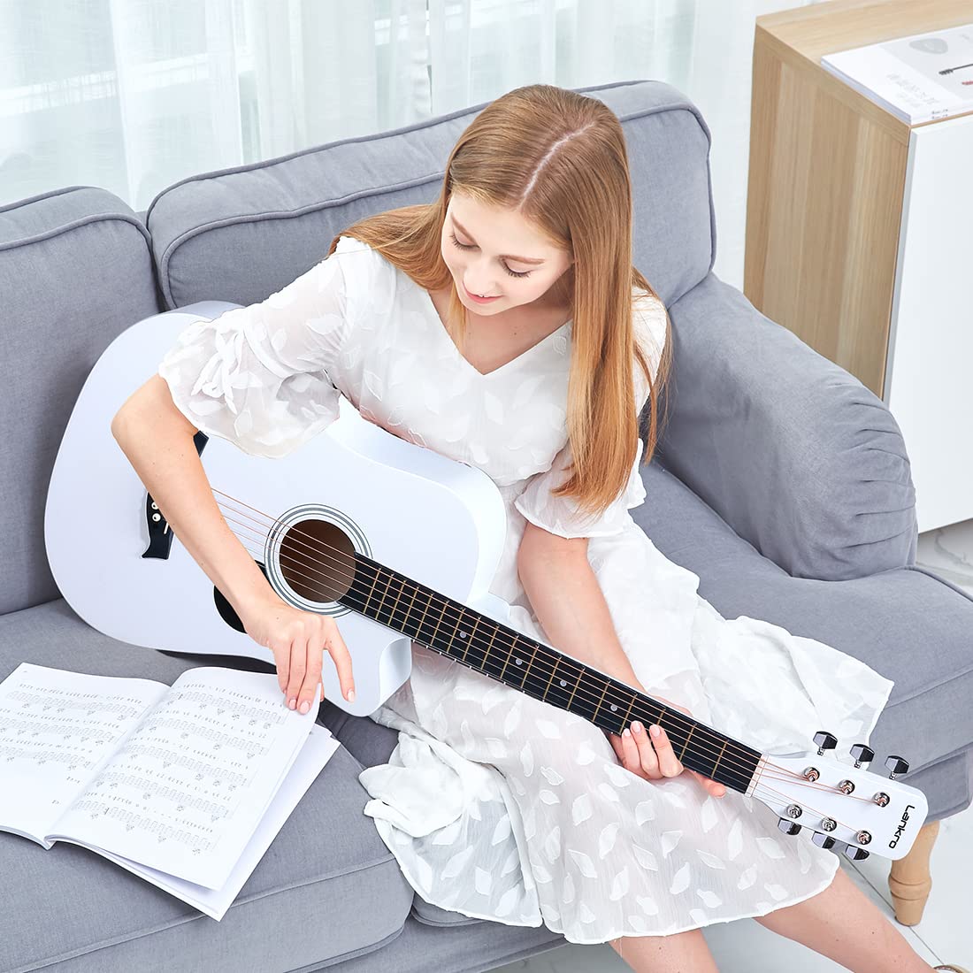 38 Zoll Akustik Gitarre für Anfänger Westerngitarre Weiß Linde Cutaway Guitarra Set mit Gig Bag Stap Learning Book Saiten Strap Tuner Picks Capo Reinigungstuch