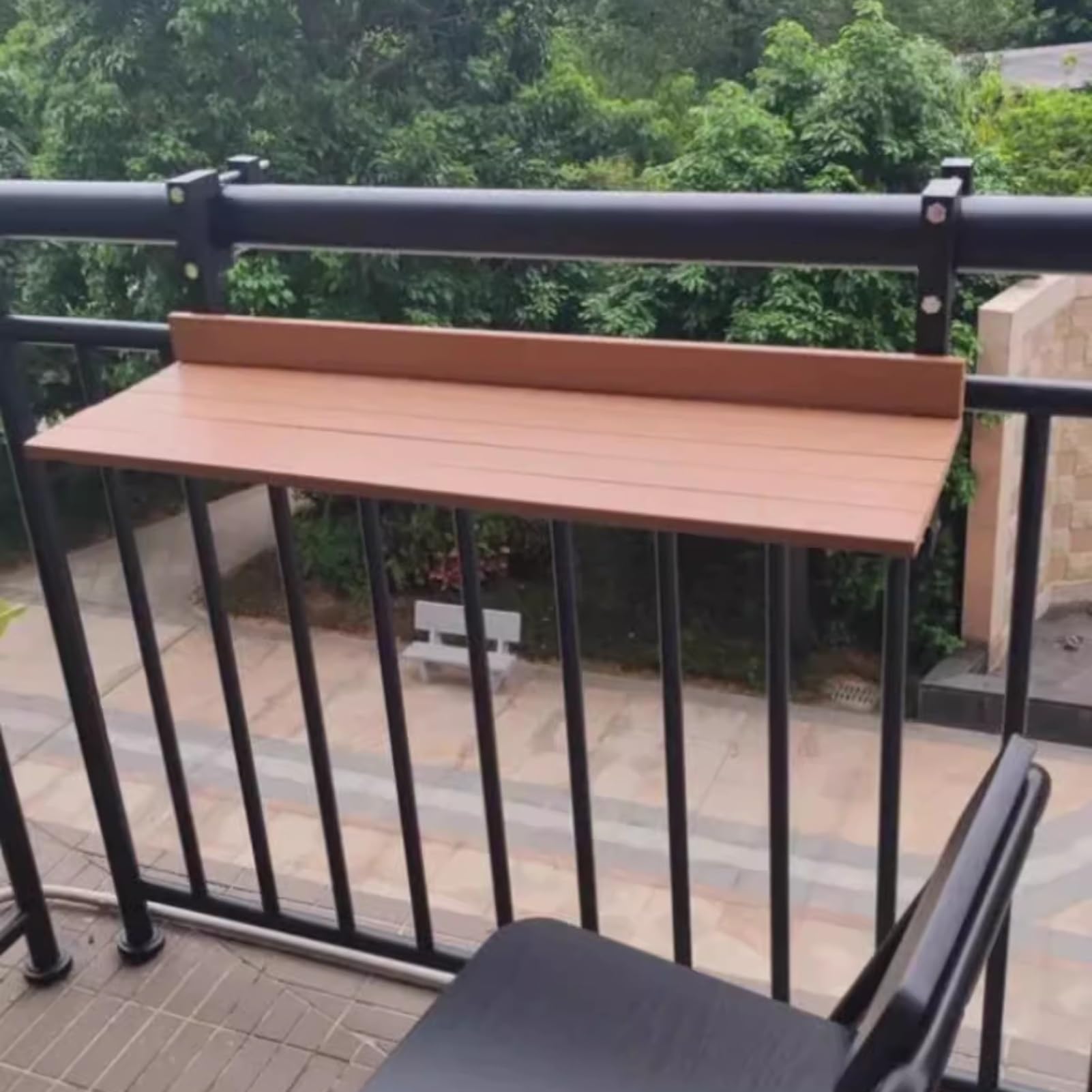 Table suspendue multifonctionnelle sur rail d'extérieur pour balcon