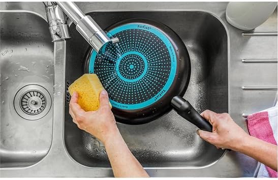 Tefal Titanyum 1x Simplyclean Difüzyon Tabanlı Tava - 28 Cm