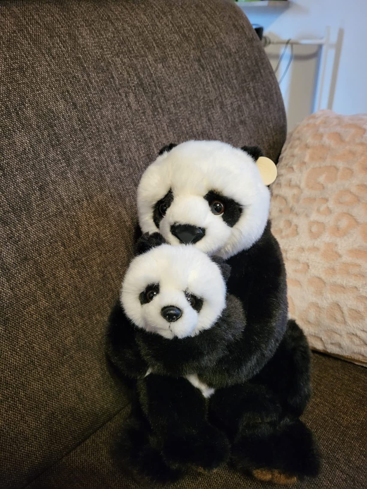 WWF 15183011 WWF00542 Plüsch Panda, realistisch gestaltetes Plüschtier, ca. 22 cm groß und wunderbar weich