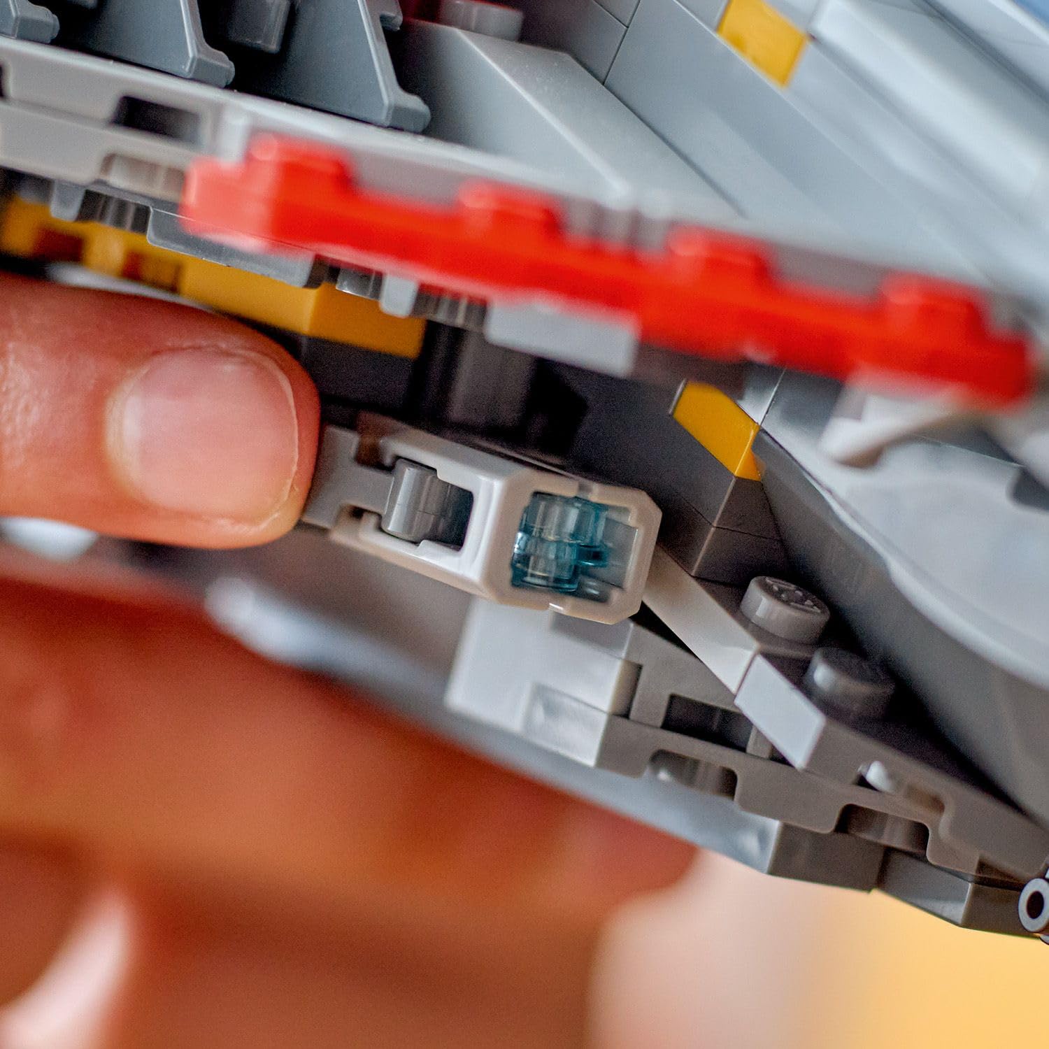 LEGO | Marvel Avengers: Czas Ultrona — Quinjet 76325 | Model samolotu, zabawka kolekcjonerska, prezent dla fana Marvela 12+, zestaw klocków dla nastolatków, 1131 elementów