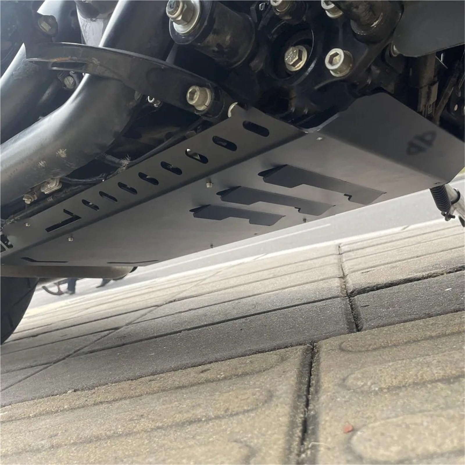Per CVO Road Glide King Street 2014-2023 Piastra paramotore inferiore telaio base motore copertura motore Base del Motore