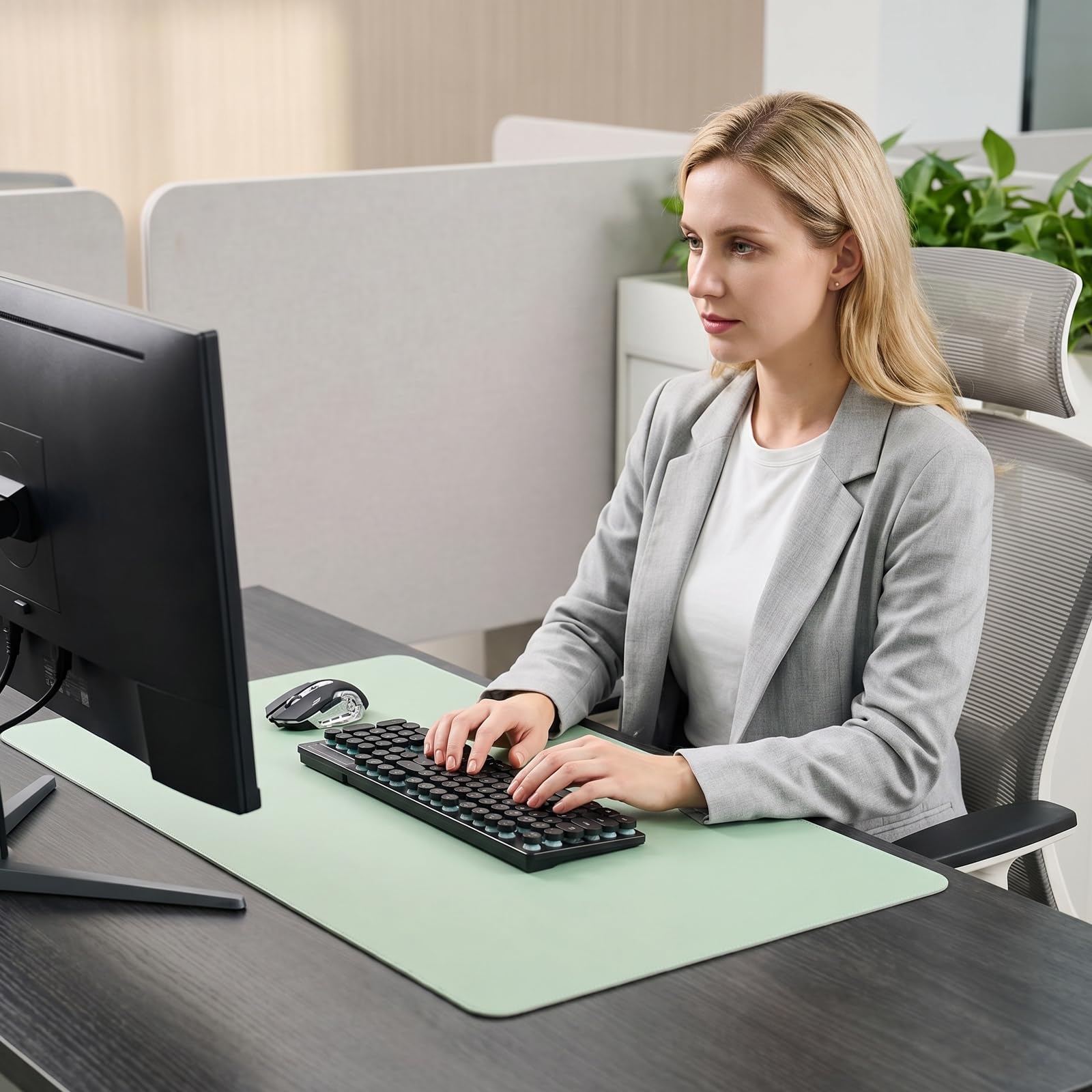 PIPRE Non-Slip Desk Mat, Waterproof Desk Pad Table Protector, Easy Clean Laptop Mat Large Mouse Pad Leather Writing Mat with Suede for Office/Home/Decor (Green, 60 x 91 cm)