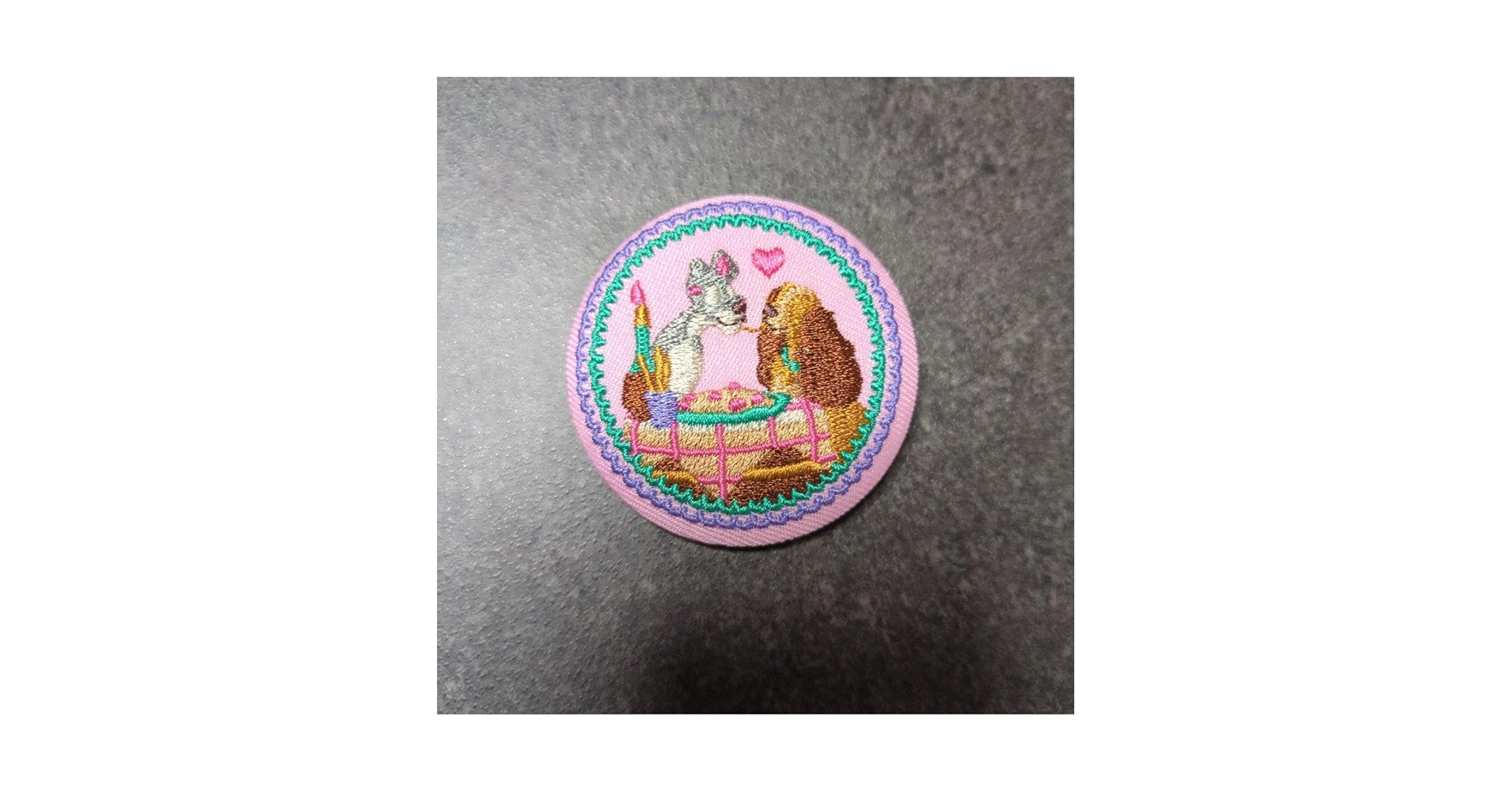 Amazon.co.jp: 刺繍 缶バッジ わんわん物語 : おもちゃ