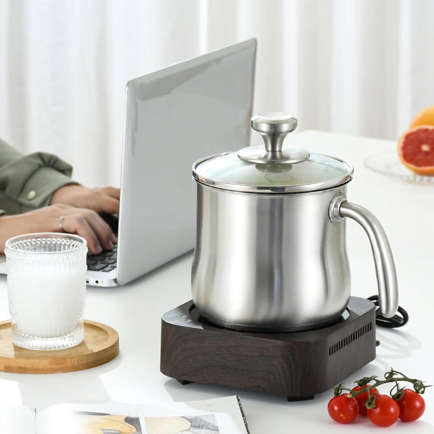 Stainless Steel Sauce Pan, Stainless Steel Saucepan 2L Milk Pot Saucepan with Pour Spout, Glass Lid ＆ Handle for Boiling Milk, Sauce, Gravies, Pasta, Noodles