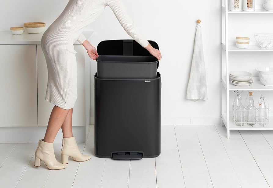 Amazon｜ブラバンシア ペダル式ゴミ箱 BO ペダルビン 60L マット