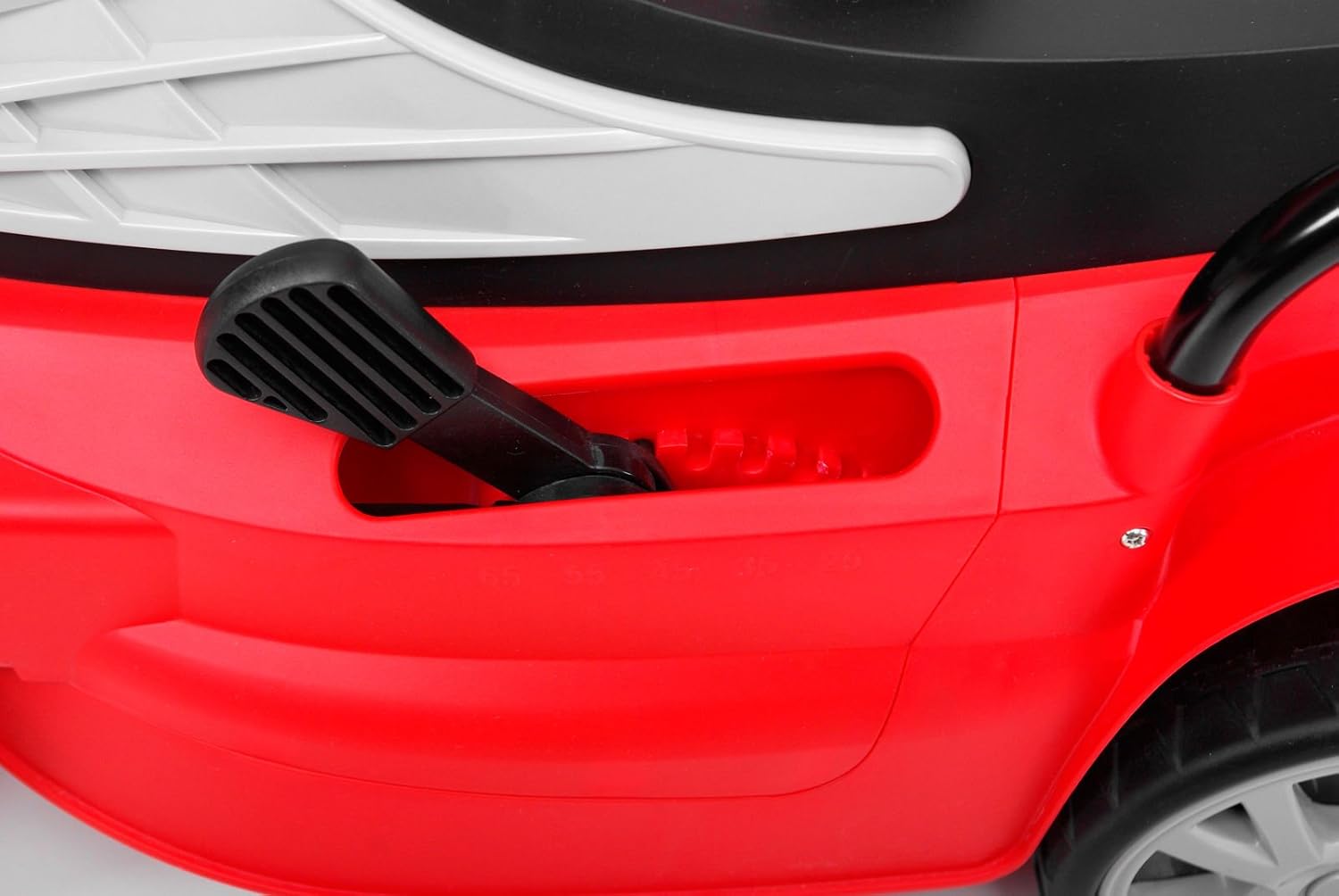 Close-up of the cutting height adjustment lever on the Hecht 1434 lawn mower