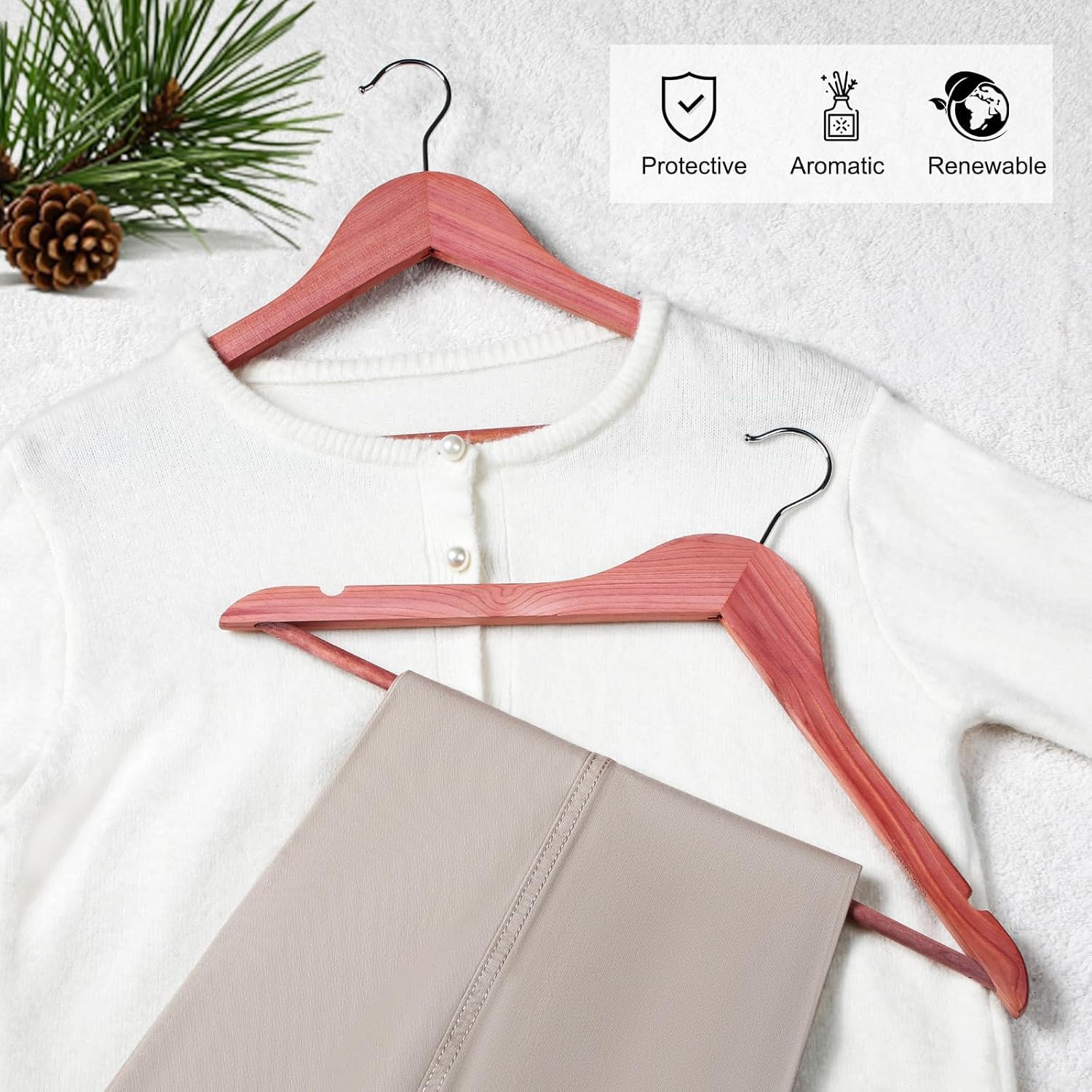 TOPIA HANGER Lot de 10 Cintres en Bois de Cèdre 44.5cm, Crochet pivotant à 360°, Cintres Bois Naturel avec Encoches épaules,Barre antidérapante, Cintres pour Costumes,Vestes,Pantalons,Chemises,CT07C