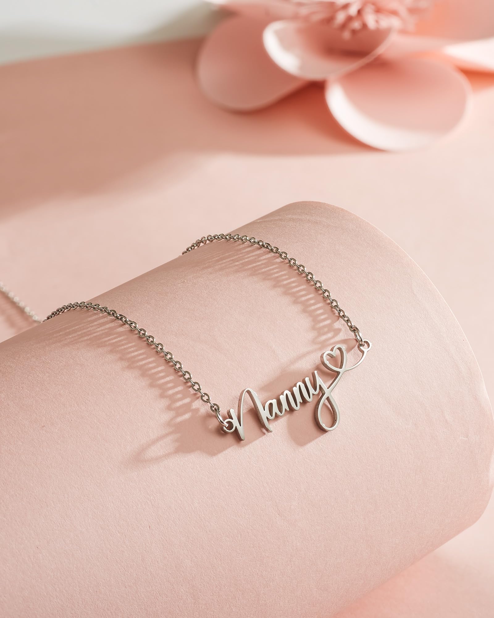 Grandma Necklace Nanny Jewelry Stainless Steel Cutout Gigi Mimi Nana Nanny Heart Letter Pendant Necklace Gifts for Grandma from Grandchild.