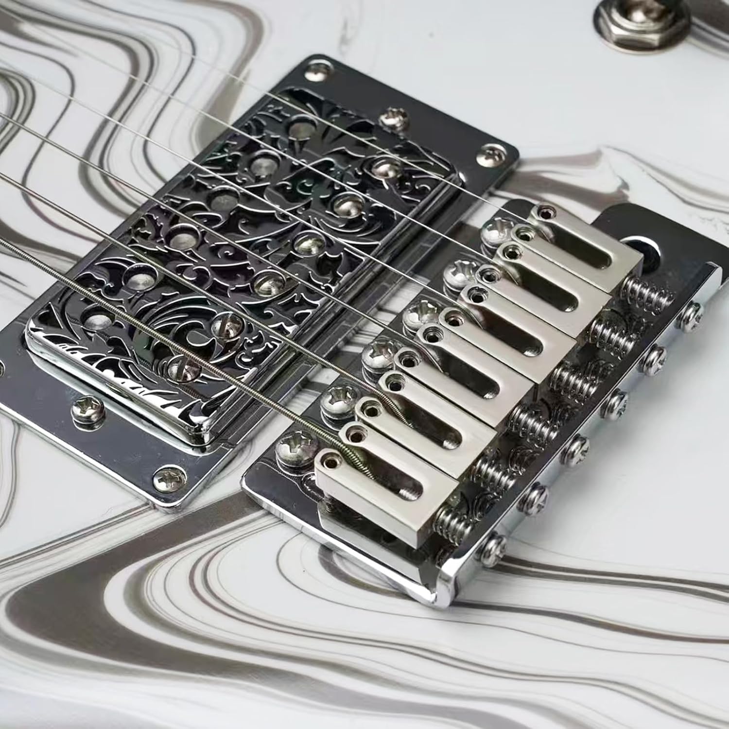 52.5mm Electric Guitar Bridge Chrome 2-Point Tremolo Bridge with Stainless Steel Plate and Zinc Alloy Saddles Electric Guitar Parts for 6 String Strat Stratocaster