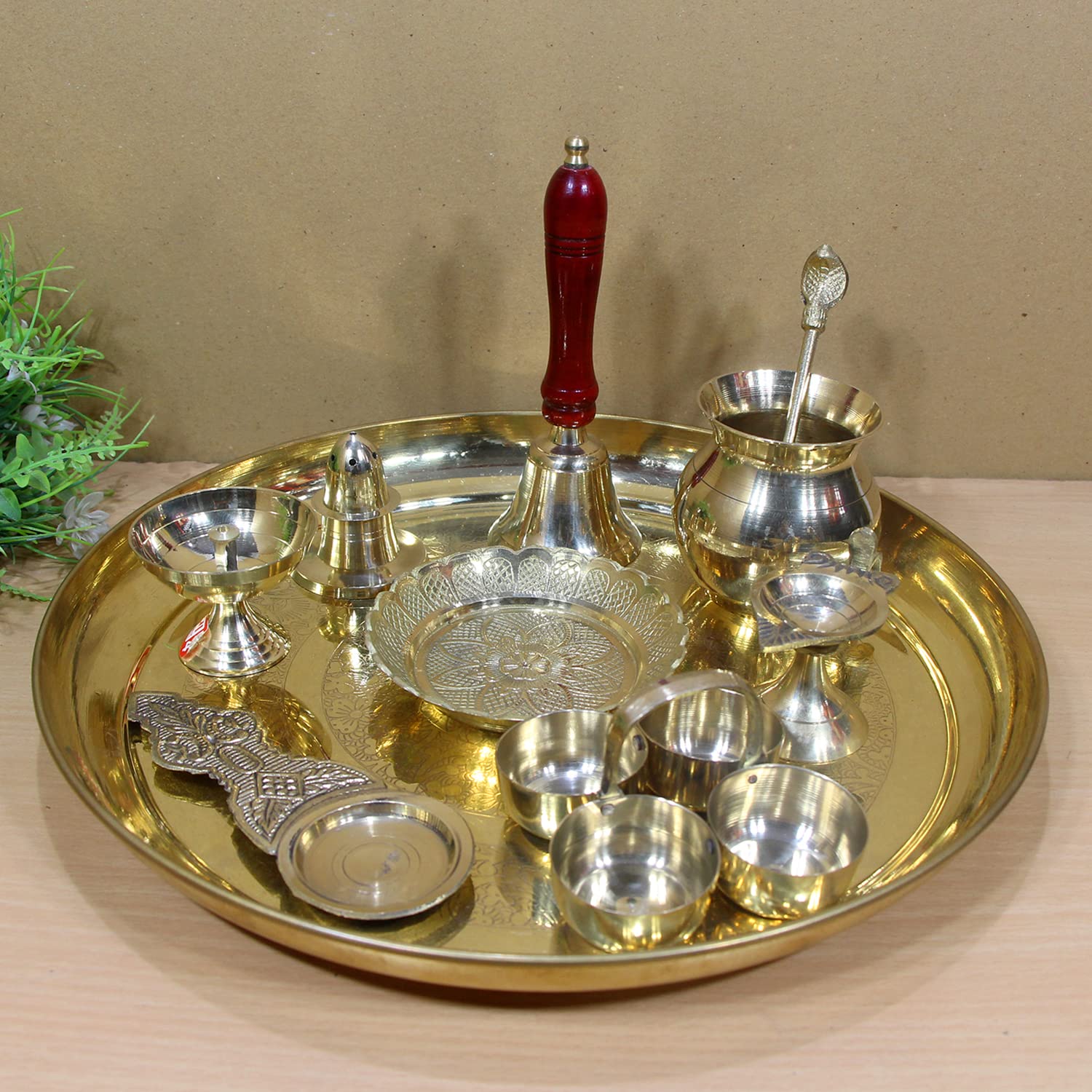 Puja Thali en laiton pour vos cérémonies de mariage et fêtes de Raksha Bandhan