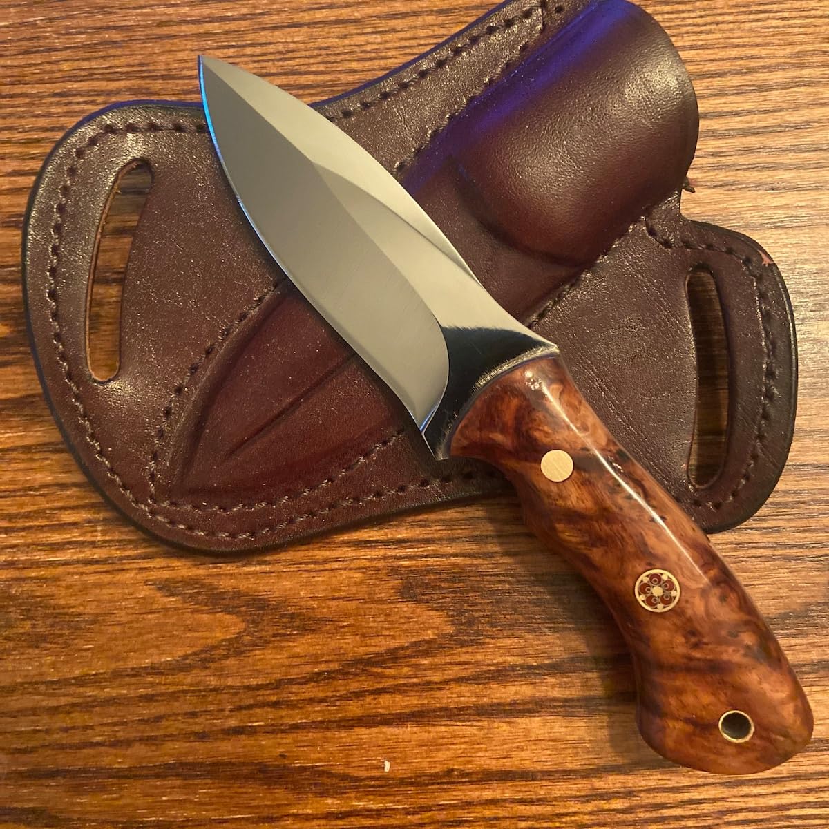 Couteau d'extérieur avec étui en cuir, couteau de survie tranchant, Couteau d'extérieur forgé d'une seule pièce en acier à haute teneur en carbone