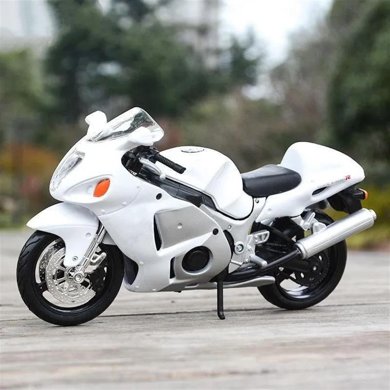 SEYXF Motorbike Toy 1/18 for Suzuki Hayabusa GSX 1300 R Motorcycle Model Diecast Metal Toy Gift(White Foam Box)