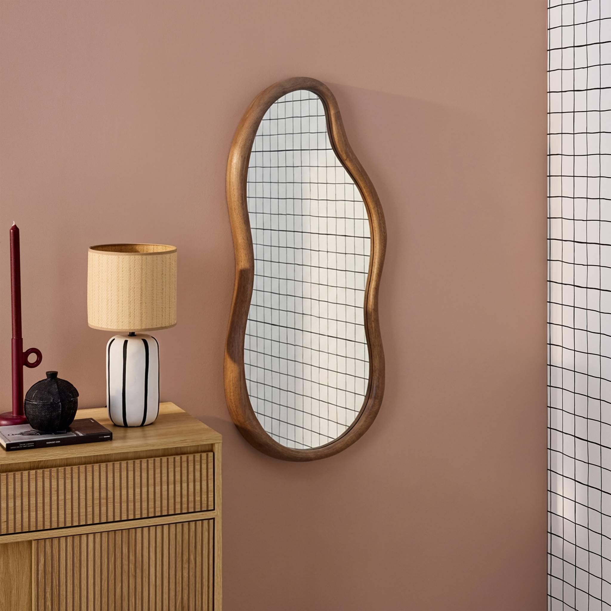 sweeek - Miroir organique AUSTIN en bois d'hévéa. couleur noyer. 70 cm