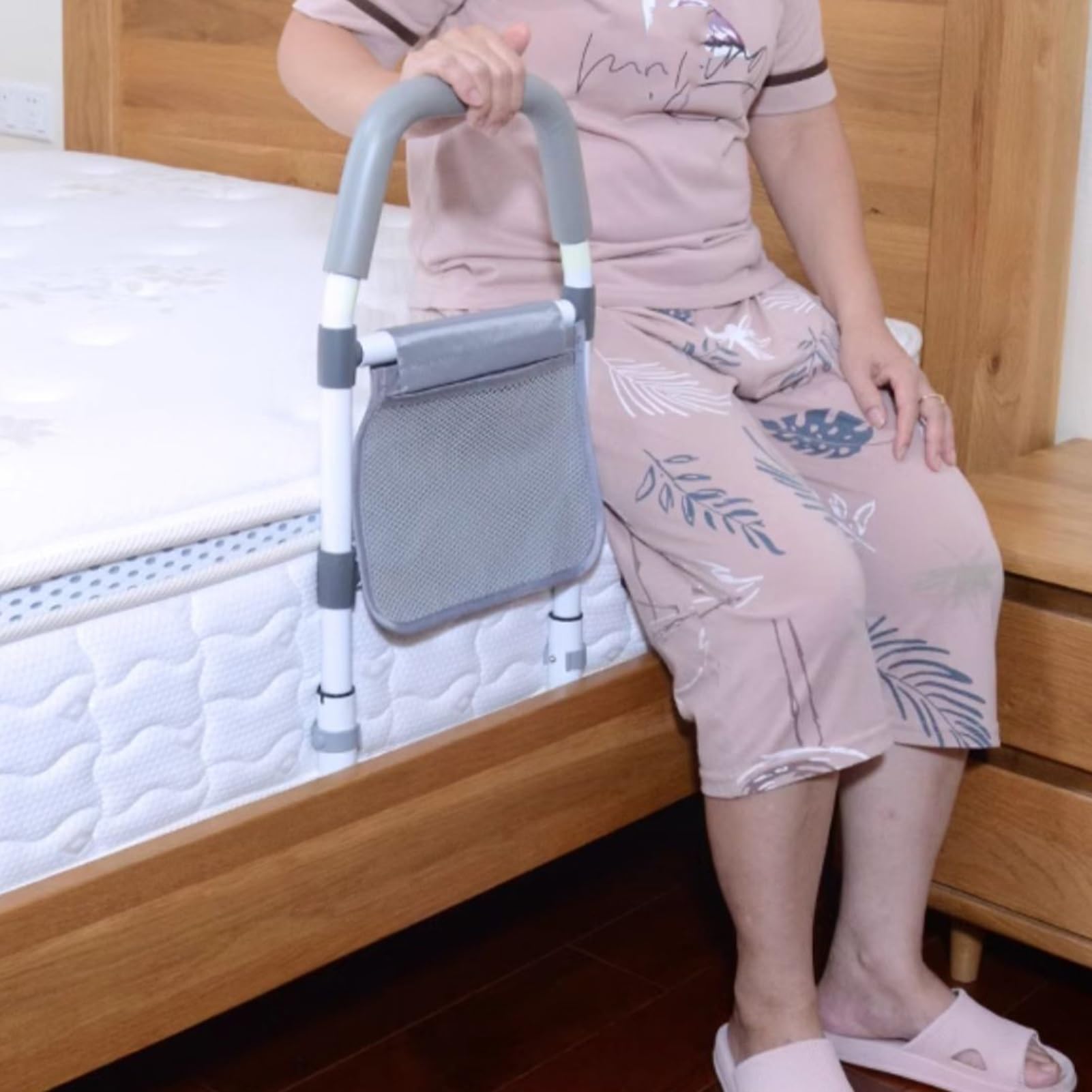 Szyna łóżka dla seniorów – zapewnia wsparcie dla bezpiecznego i łatwego wkładania i wychodzenia z łóżka, wspomaga niezależność i mobilność, solidna konstrukcja dla dodatkowej stabilności