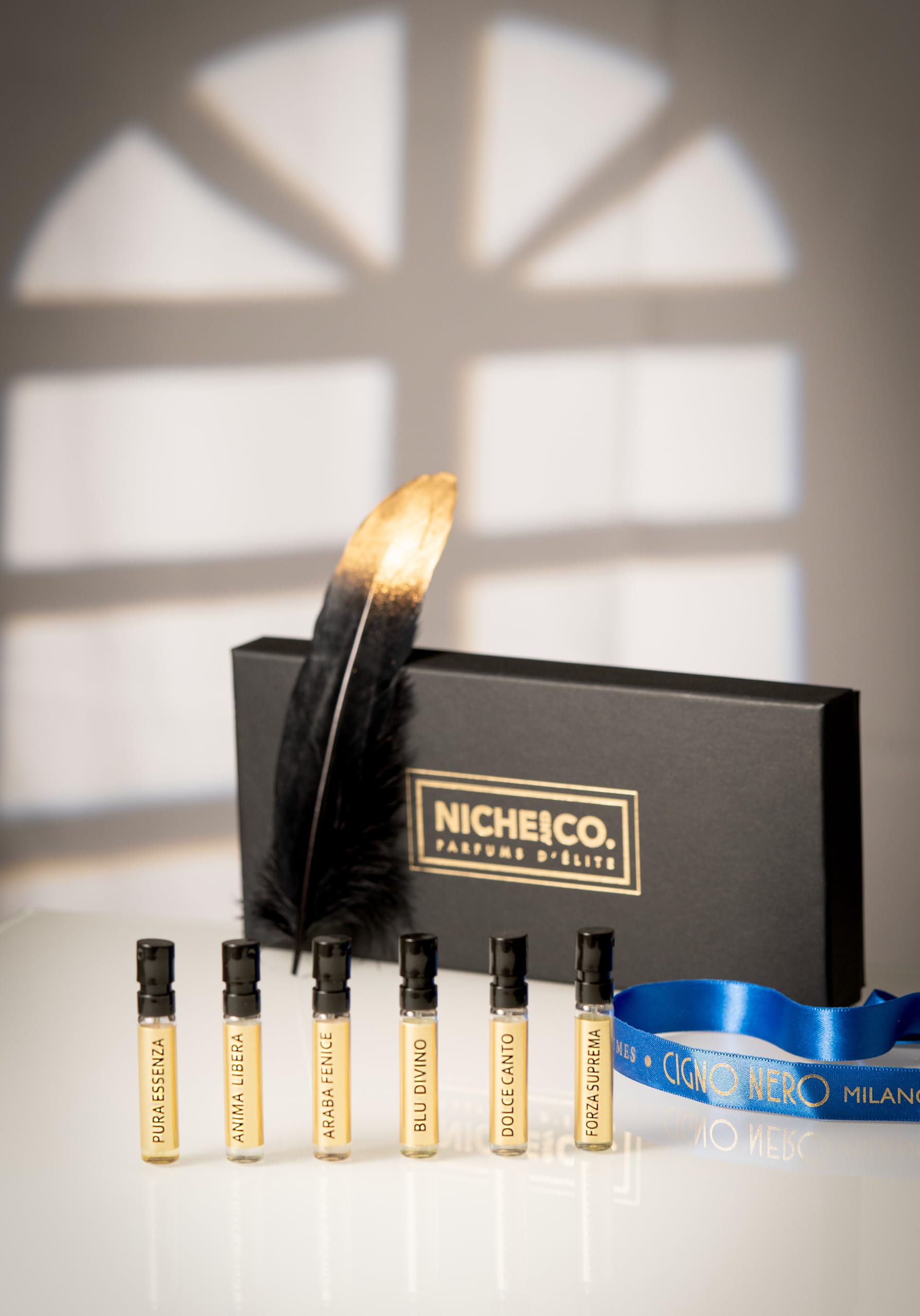 Eau de Parfum Cigno Nero Milano. KIT DE DESCUBRIMIENTO 6 viales de 2 ml. Cada vial contiene una fragancia de la línea de extractos de perfumes Cigno Nero para mujer y hombre.