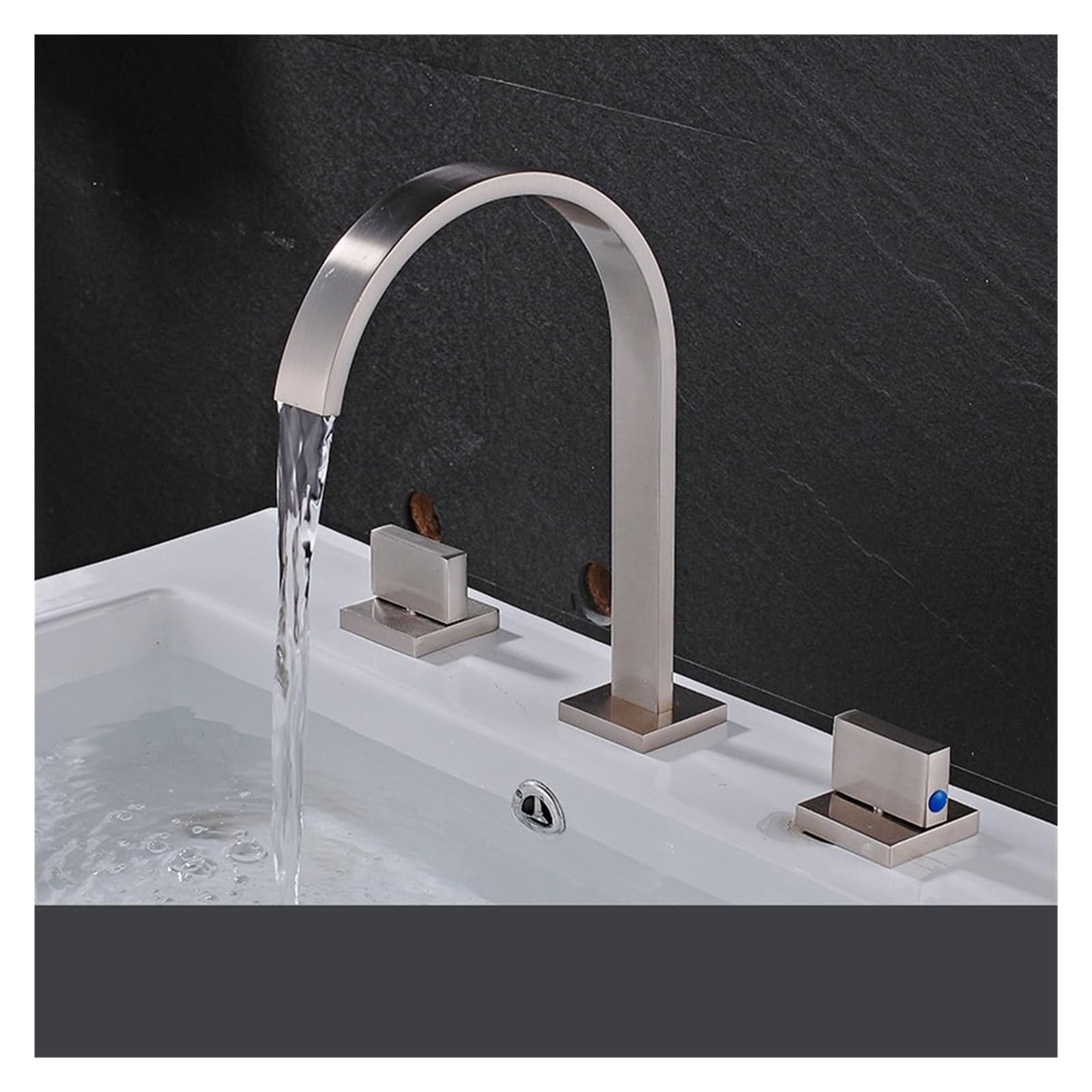 Robinet mélangeur chic en nickel brossé pour un lavabo de salle de bains élégant