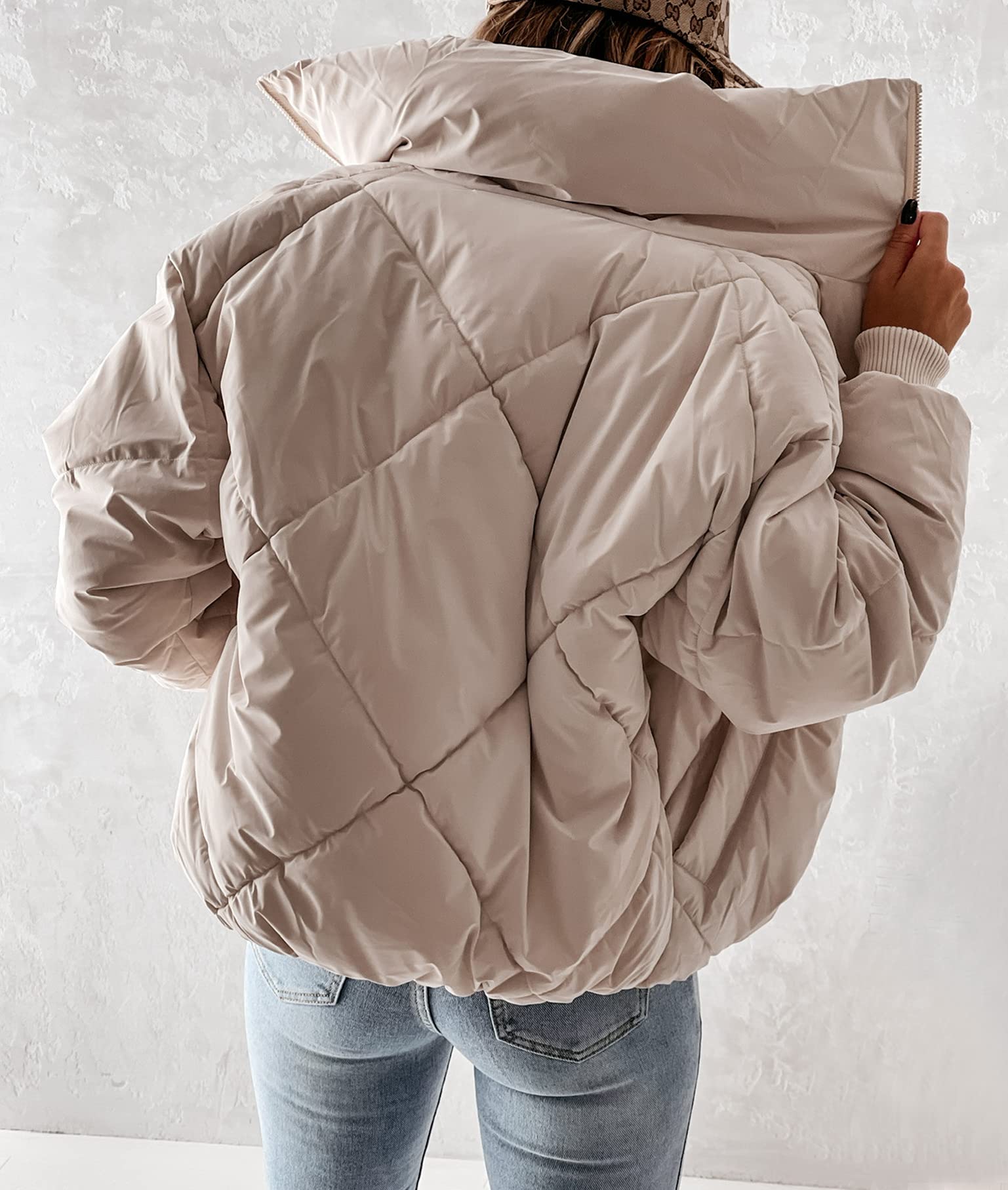 Newffr Women's Quilted Puffer Vest Sleeveless Lightweight Zip Up Jacket Winter Warm Coat Outerwear