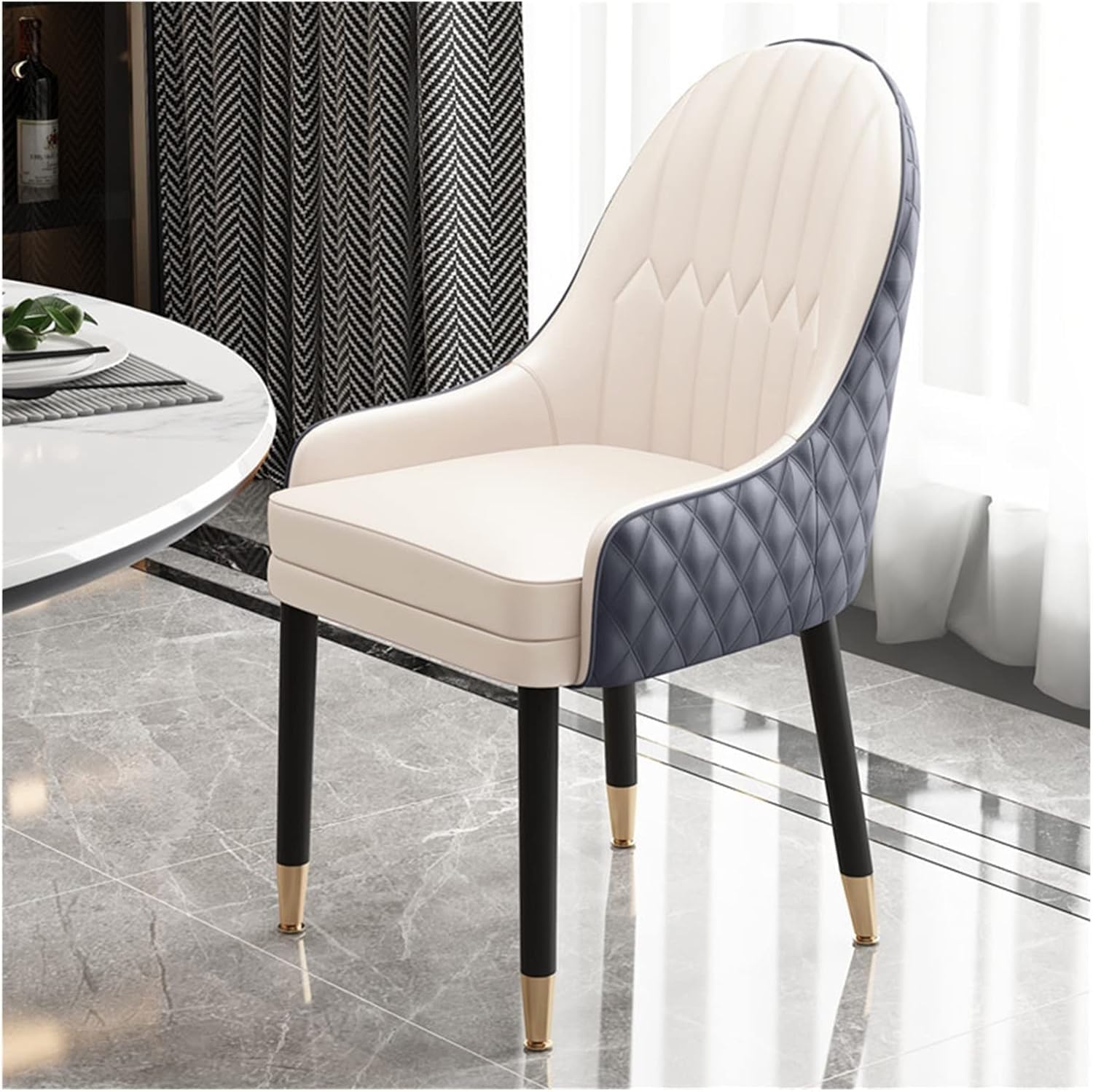 Chaises salle à manger beige faciles à nettoyer pour repas de famille réussis