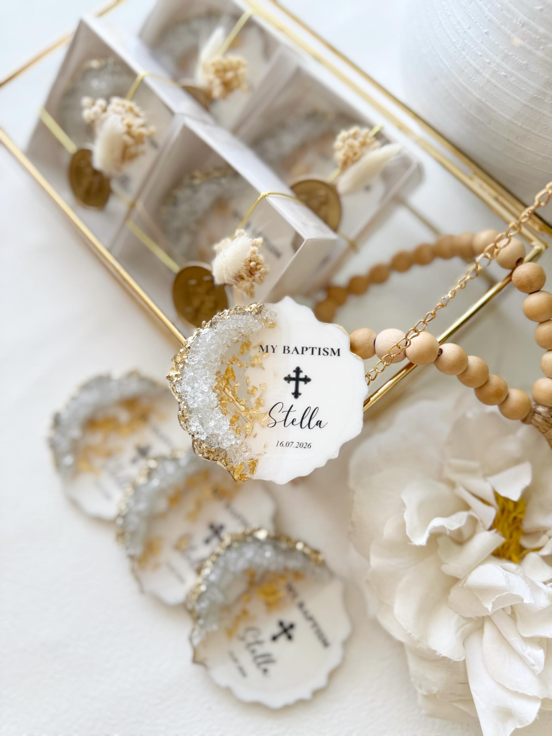 Generisch Personalisierte Taufmagnete mit Namen & Datum – Gastgeschenke zur Taufe für Jungen – Epoxidharz Magnet mit Kreuz, blauen Kristallen & Goldakzenten (25 Stück mit Geschenkbox)