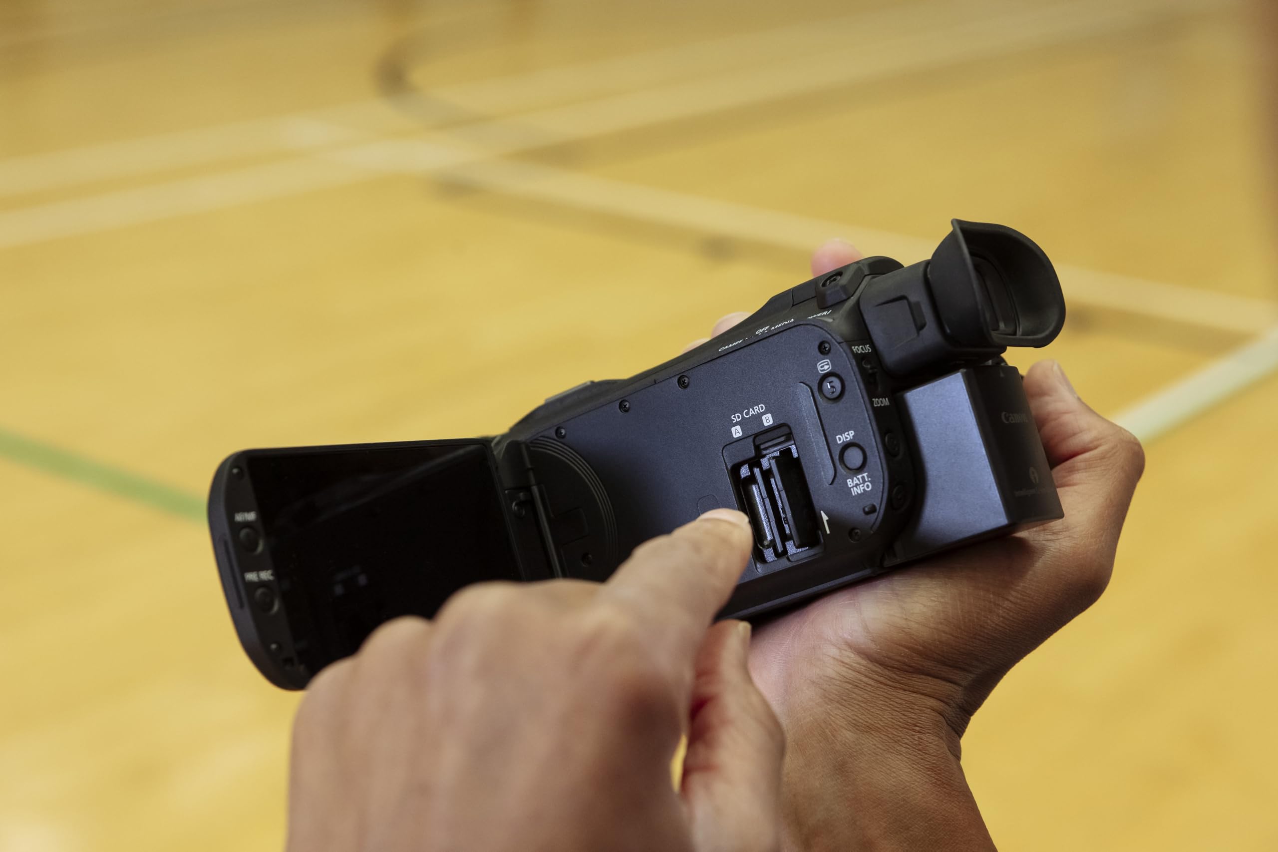 Canon Legria HF G70: Videocamera 4K UHD Con Zoom 20x E Doppio Slot SD - Per Video Professionali E Creativi - Foto 6