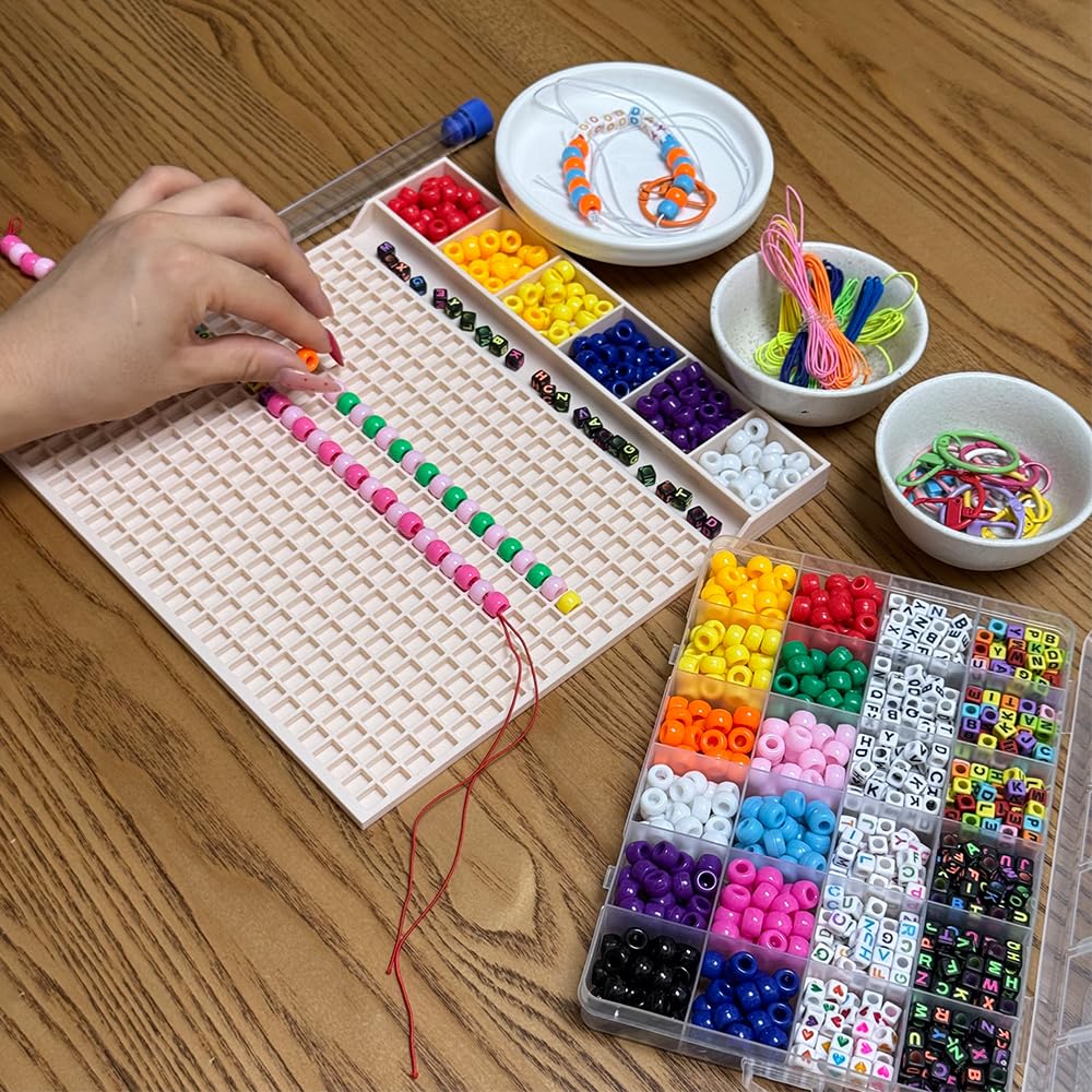 Chihehui Kit per realizzare portachiavi con perline, 880 pezzi, con vassoio