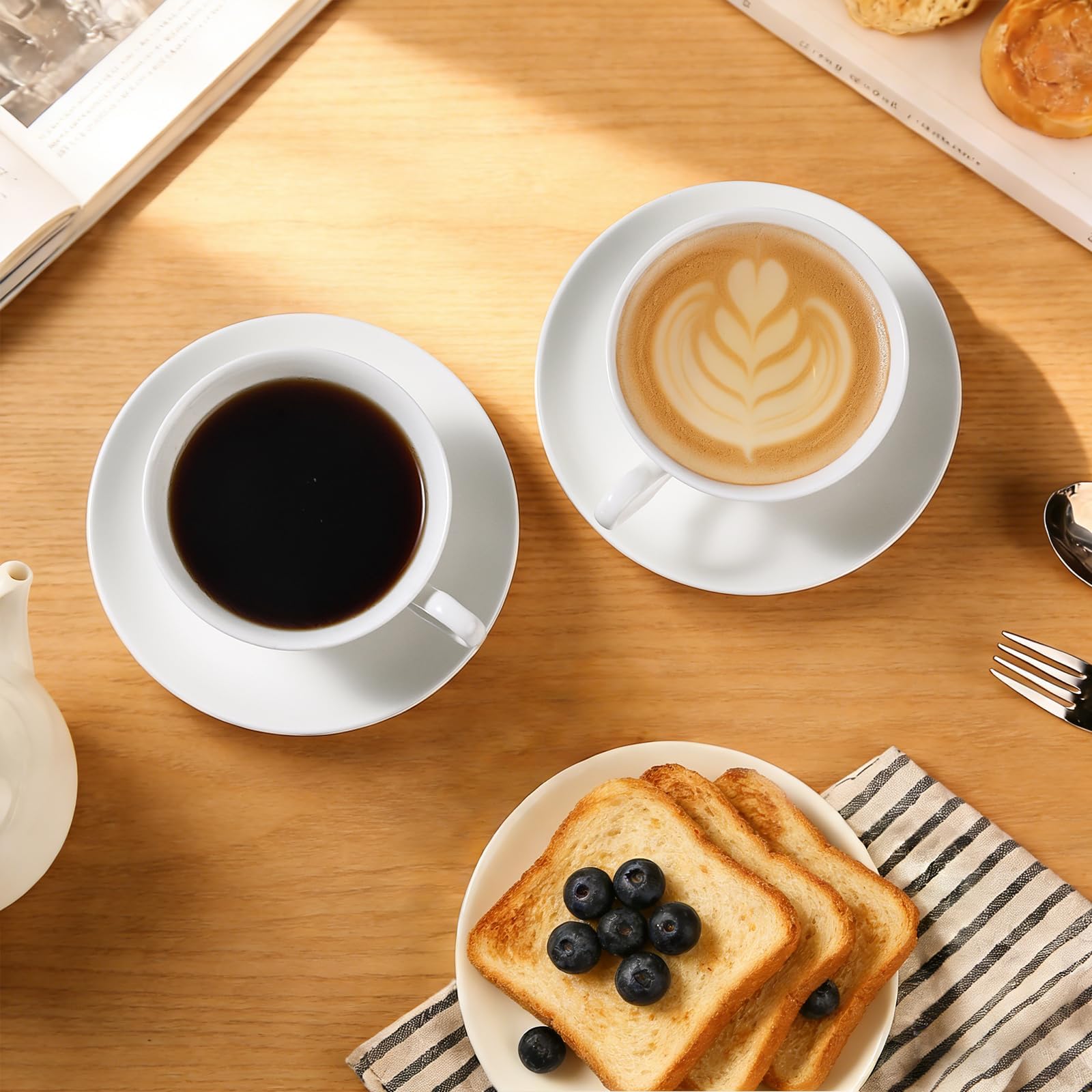 Juego de 2 tazas y platillos de espresso de porcelana fina, 5 onzas | Juego clásico de tazas de té blanco para café, capuchino, latte, té de la tarde, boda, regalo de festival