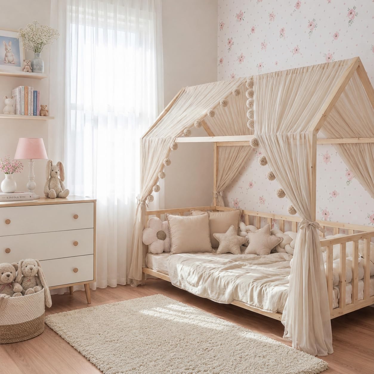 Baby Fancyroom Juego de Decoración para Cama de Casa, Dosel Beige con Guirnalda de Pompones de Tul Premium para Habitación Infantil (Cielo + 5 Mariposas Doradas)
