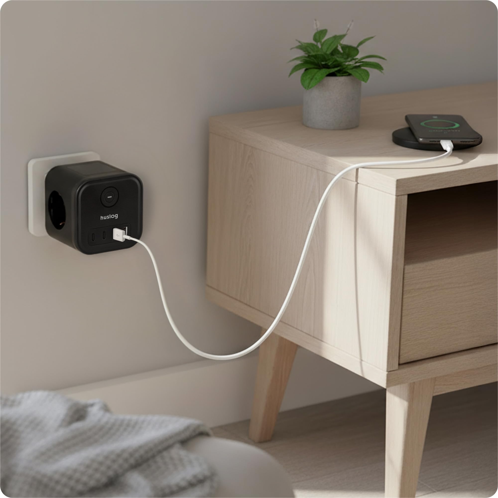 Cubo Multipresa 3 Prese AC 4 USB-C USB-A 3680W Compatta Ignifuga Interruttore ON/OFF Nera