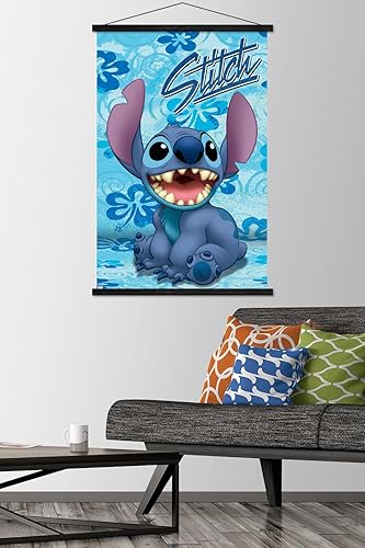 Miniatura 2 de Trends International Disney Lilo and Stitch - Póster de pared sentado, 22.37 x 34.00 pulgadas, paquete de impresión y colgador negro