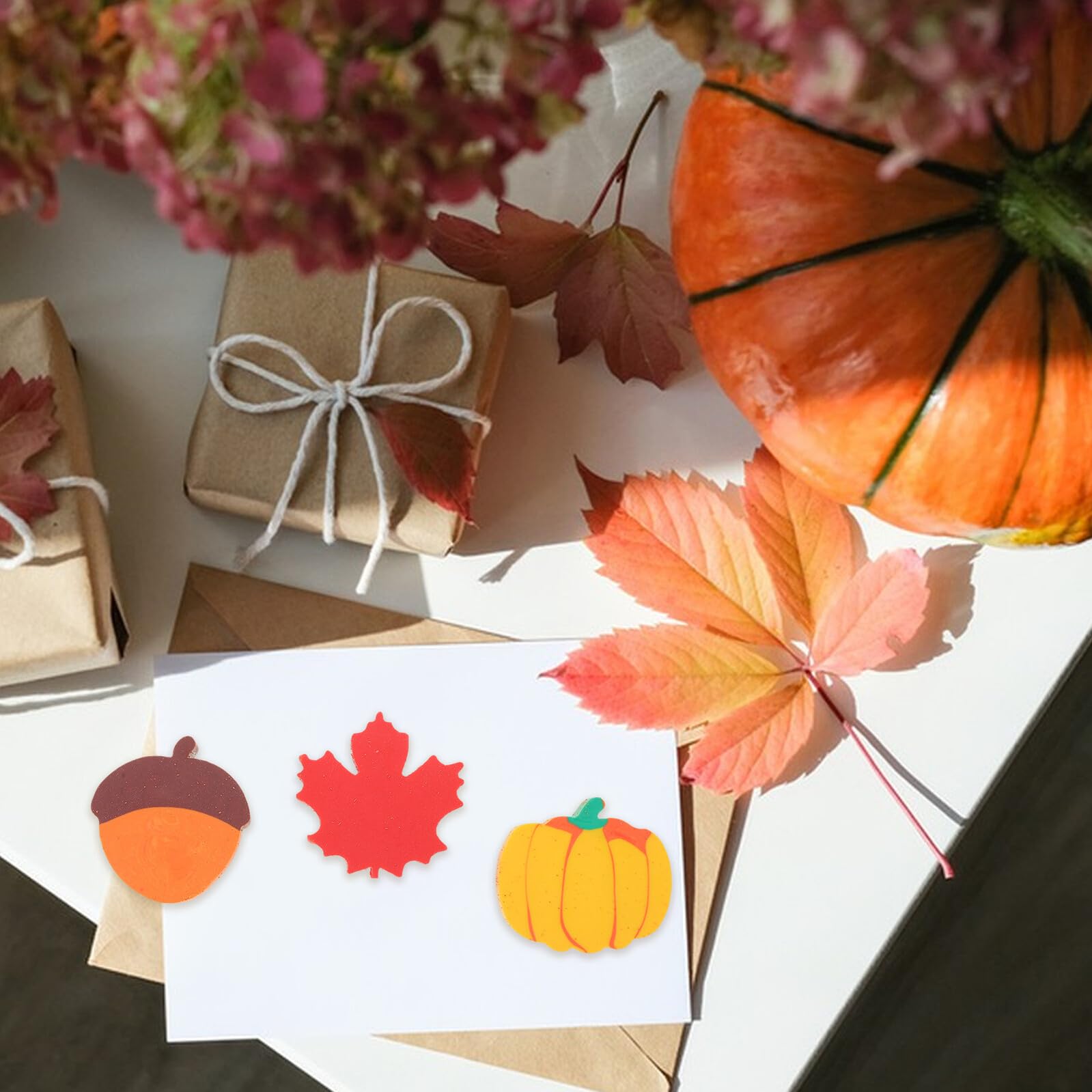 Hohopeti Mini Gommes d'automne Fantaisie 50 Pièces Formes Citrouille Feuille d'Érable et Gland Gomme Douce pour Crayons Récompenses Scolaires et Fournitures de Fête Thanksgiving