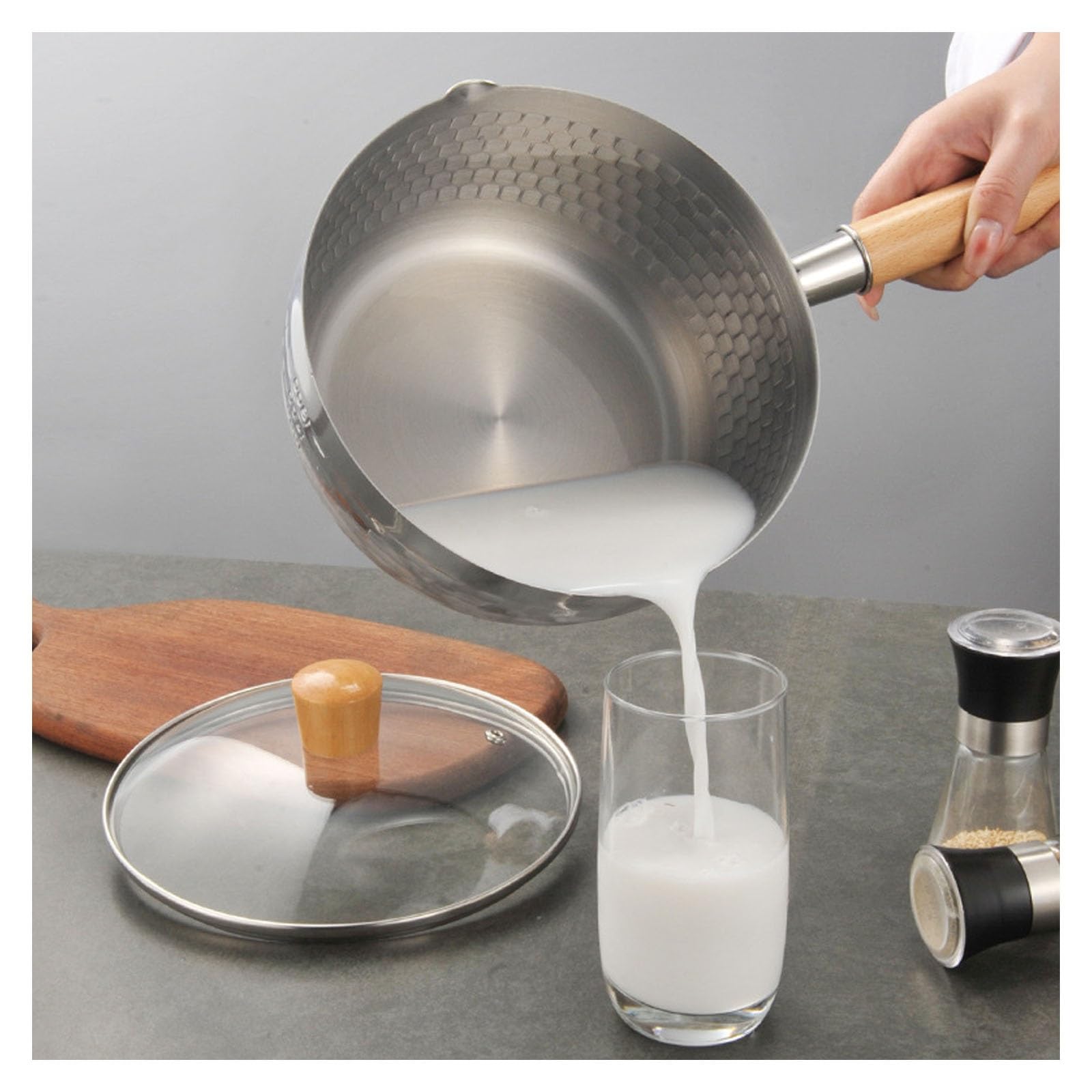 Japanischer Kochtopf, Multifunktionaler Milchtopf aus Edelstahl mit Holzgriff, Traditionelle Schneepfanne für Nudeln und Suppen, inklusive Messskala