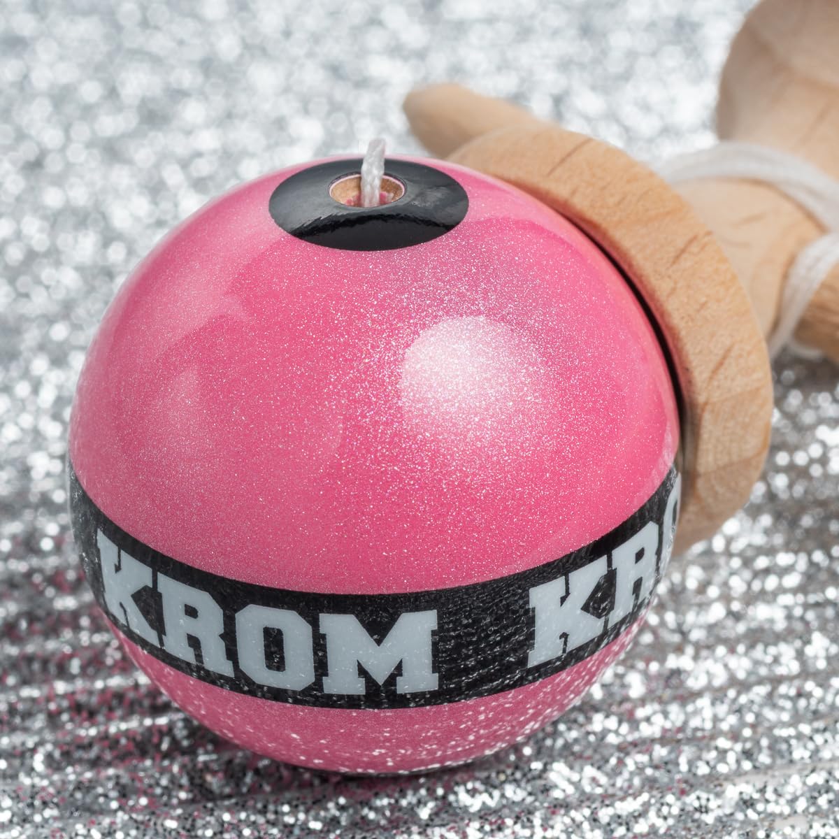 KROM Kendama Micro Pink – Mini Kendama de Madera de Haya – Totalmente jugable – Tamaño de Bolsillo – para Principiantes y Profesionales