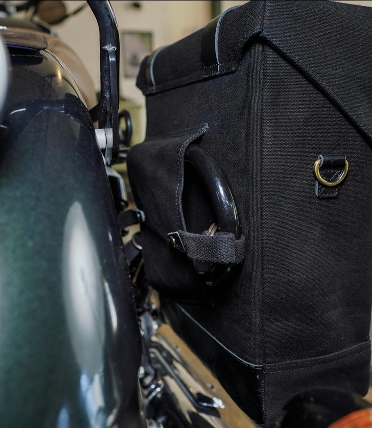 Borsa Laterale Ventura in Canvas & Pelle x Trip Machine Nera Destra