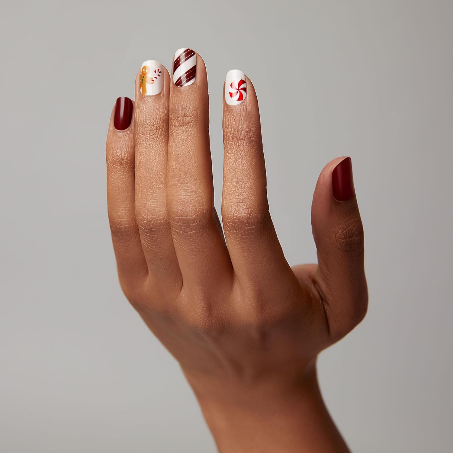 Dashing Diva Gloss Nail Strips - Deck the Halls | UV Free, Chip Resistant, Long Lasting Gel Nail Stickers | Contains 32 Nail Wraps, 1 Prep Pad, 1 Nail File