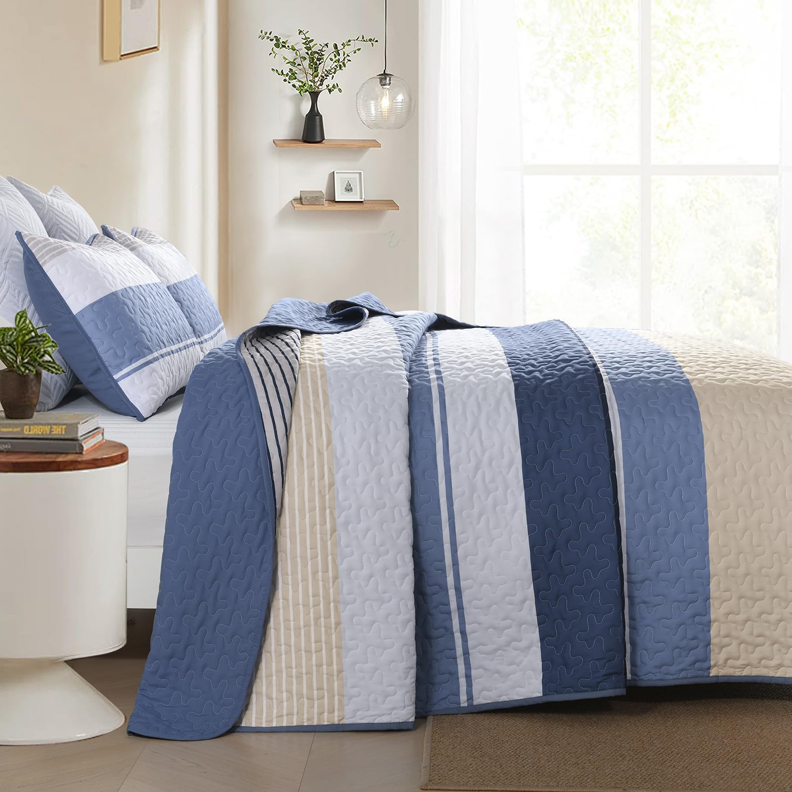 WONGS BEDDING Colcha de 240 x 260 cm, color azul, a rayas, 3 piezas, para cama de matrimonio, microfibra, con 2 fundas de almohada de 50 x 75 cm, para dormitorio o sofá