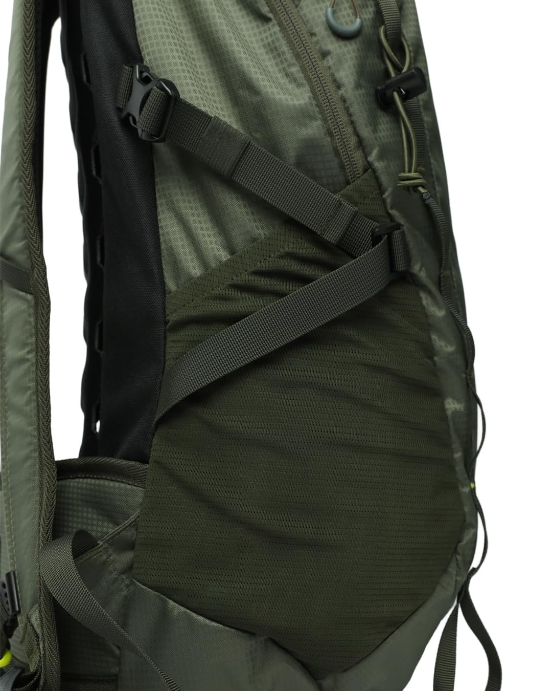 Izas Parker Mochila de 30L para Montaña, Senderismo o Gimnasio con Múltiples Bolsillos y Refuerzo en Espalda. Mochila Deportiva Transpirable con Tiras Ajustables y Cubre Mochilas Impermeable. Caki