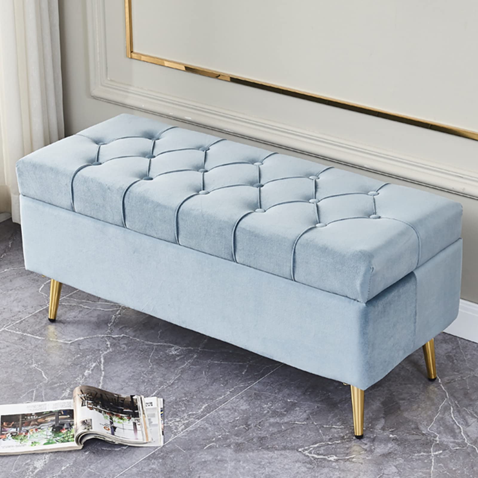 Tabouret de pied moderne bleu avec rangement discret et assise velours