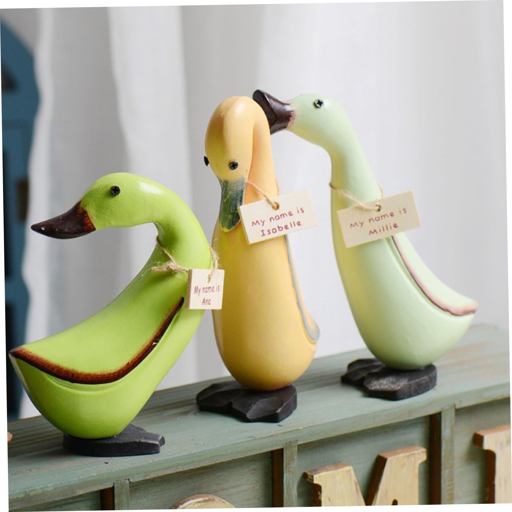 fkngcp 3Pcs Duck Statue, Modern Minimalist Wooden Duck with Whimsical Name Tags, Rustic Creative Animal Statue for Shelf Table Decor Kids Birthday, Style2