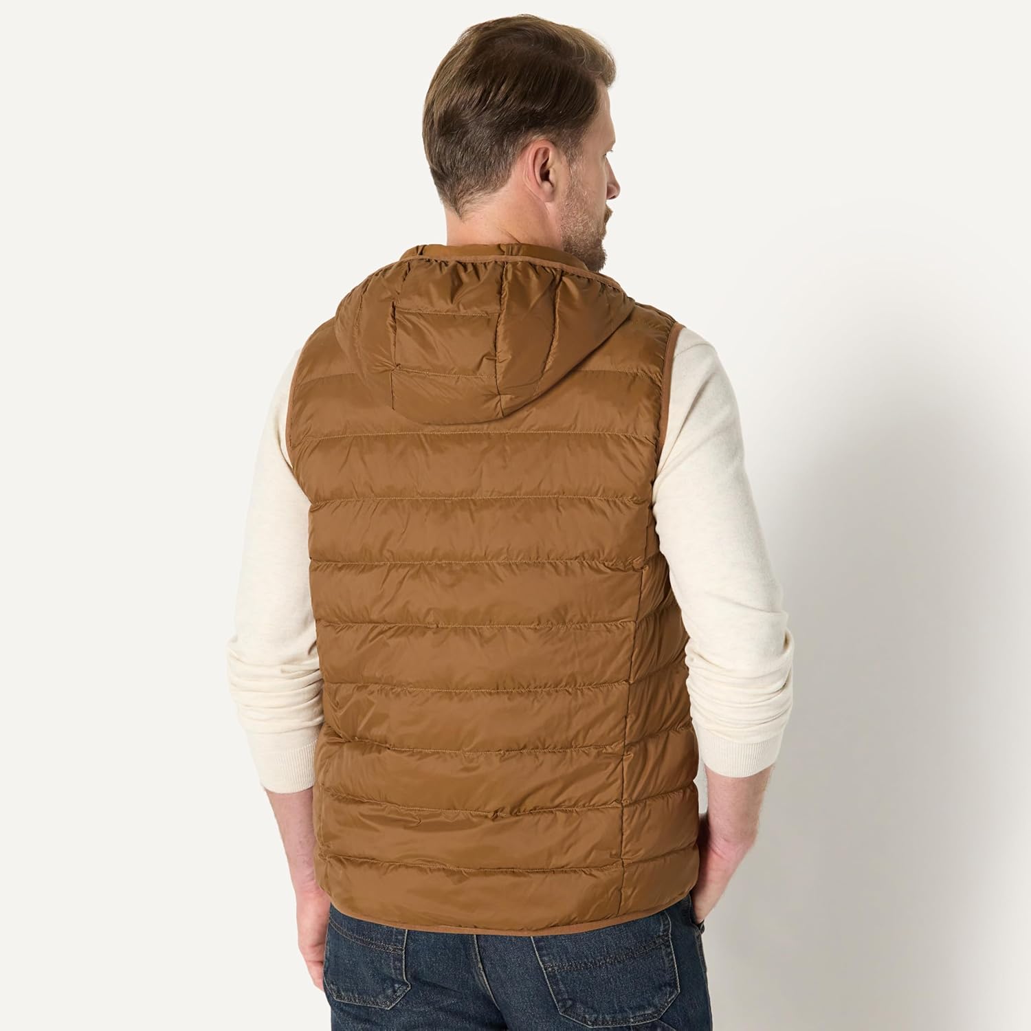 Amazon Essentials Men's Regular-Fit Lightweight Water-Resistant Hooded Puffer Vest - Image 3