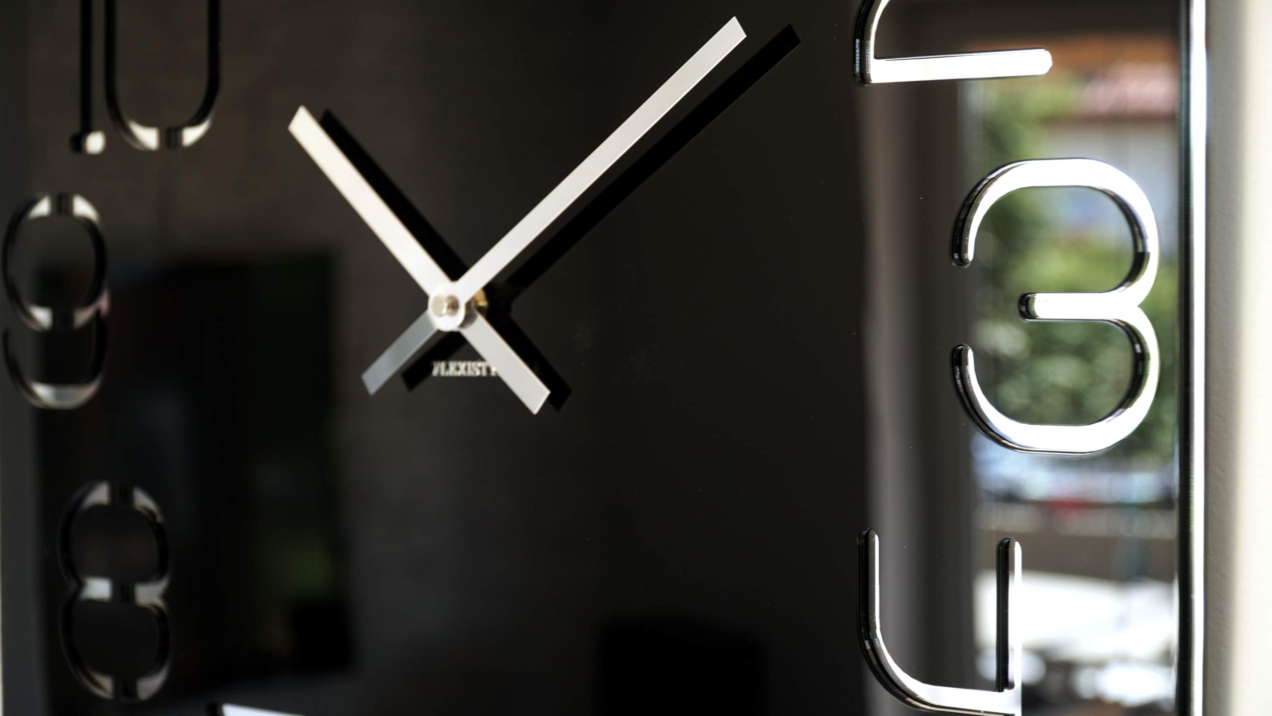 FLEXISTYLE Reloj de Pared Grande Cuadrado Digit 50 cm de diámetro, sin Ruido de tictac Moderno, diseño de Cristal acrílico y Espejo acrílico, salón, Dormitorio (Negro)