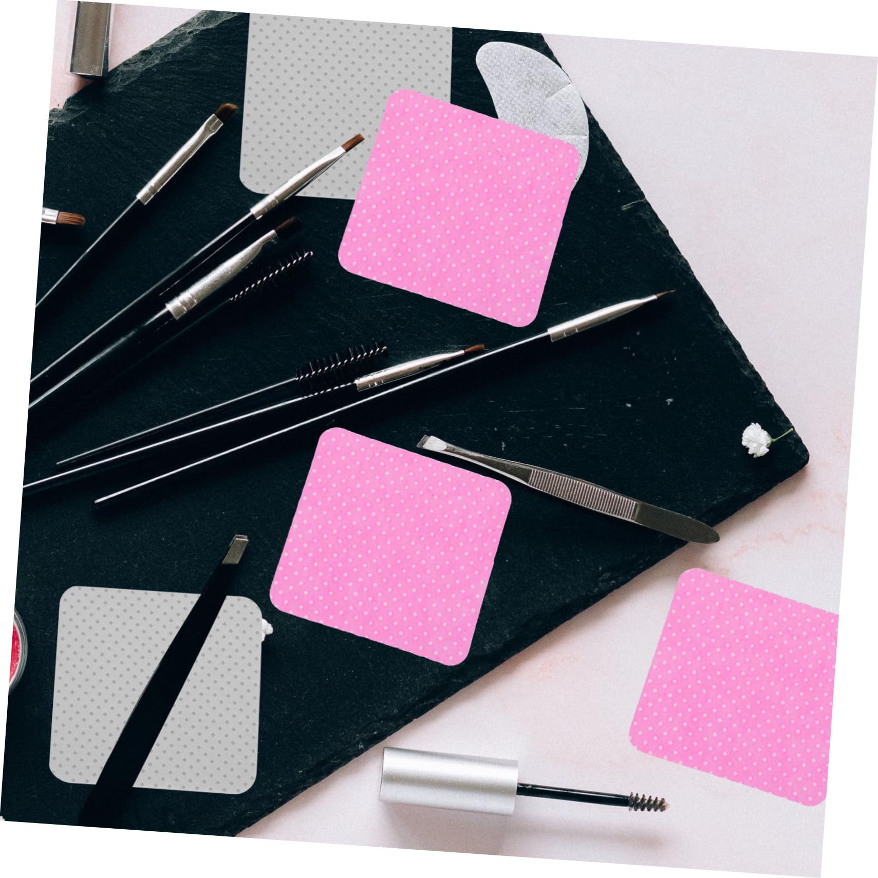 IWOWHERO 600pcs Lash Glue Cleaning Pads Adhesive for Lash Glue Removal Wiping Cloth Travel-friendly