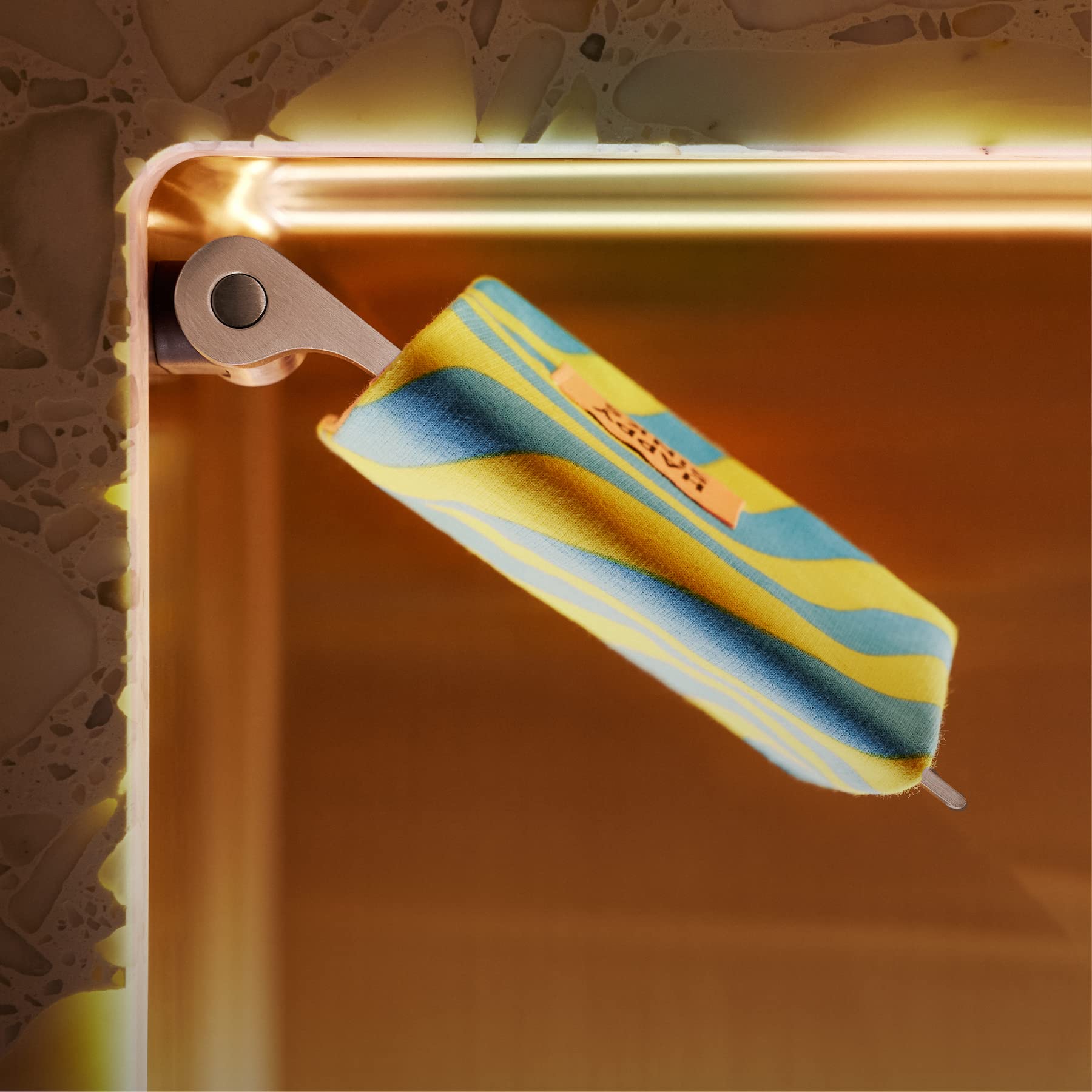Magnetischer Geschirrtuchhalter für Küchenspüle –funktioniert auf Stahl, Metallspülen –Geschirrtuchaufhänger mit starker magnetischer Rückseite,