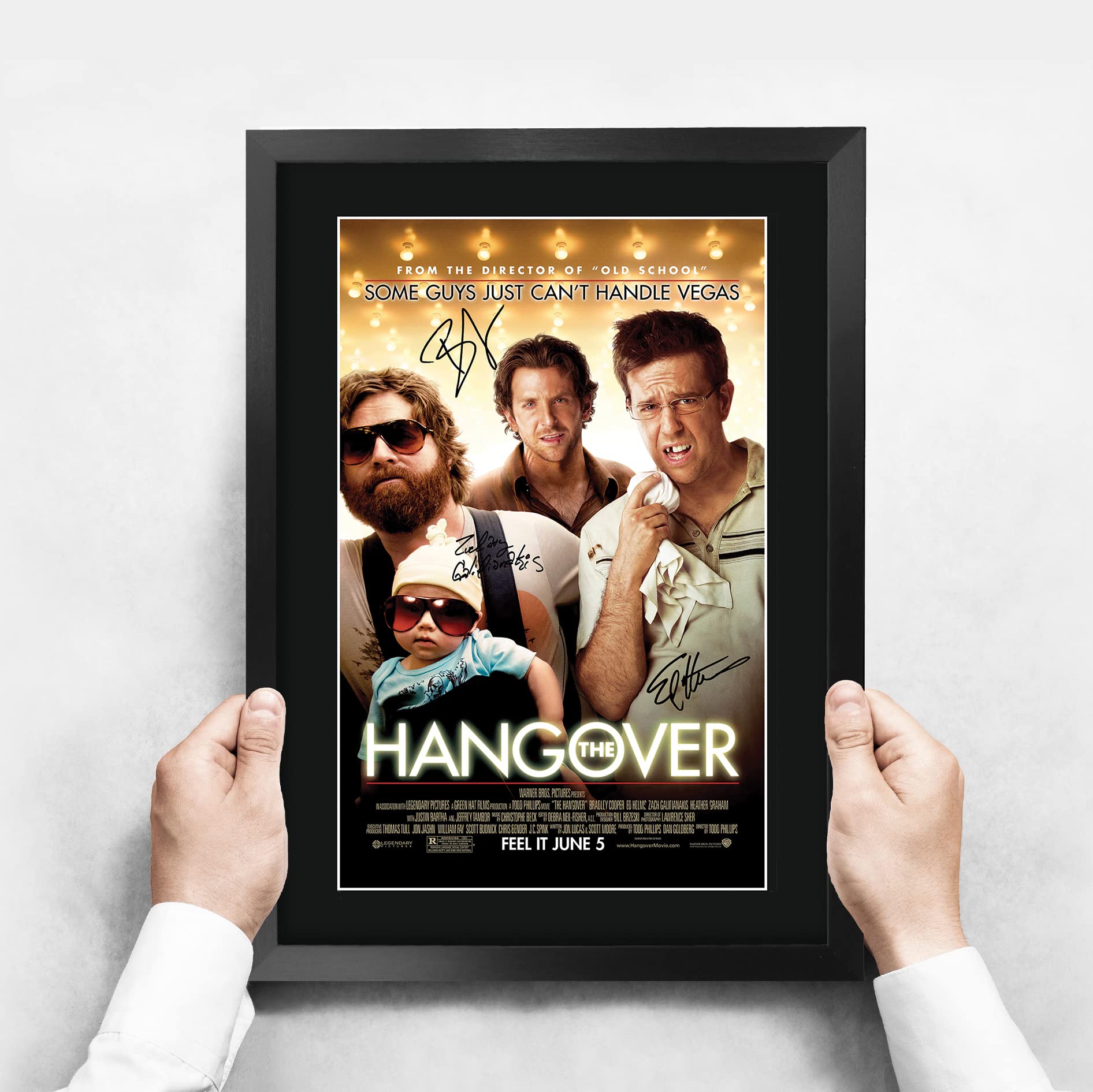 HWC Trading Poster mit Autogramm und Autogramm für Fans von Filmen und Fanartikeln, A3, gerahmt, Motiv: The Hangover 1 Bradley Cooper, Zach Galifianakis