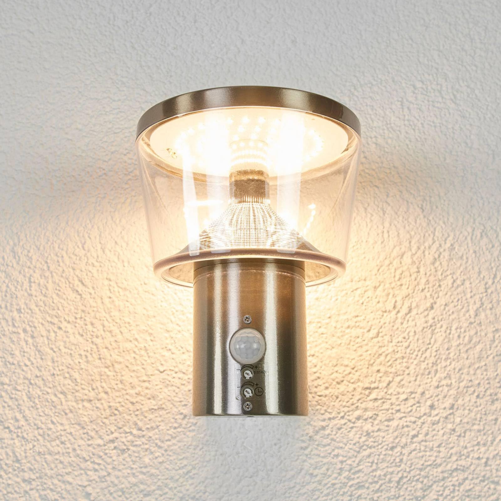 Lindby Edelstahl LED Wandlampe aussen mit Bewegungsmelder, Außenleuchte spritzwassergeschützt IP44 8,1W warmweiß (3.000K)